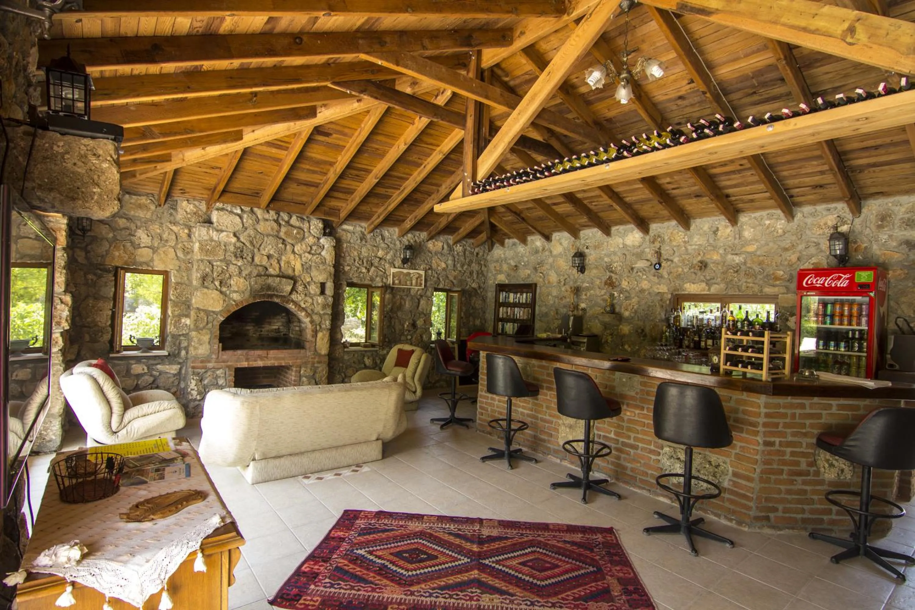 Restaurant/places to eat in Doga Apartments