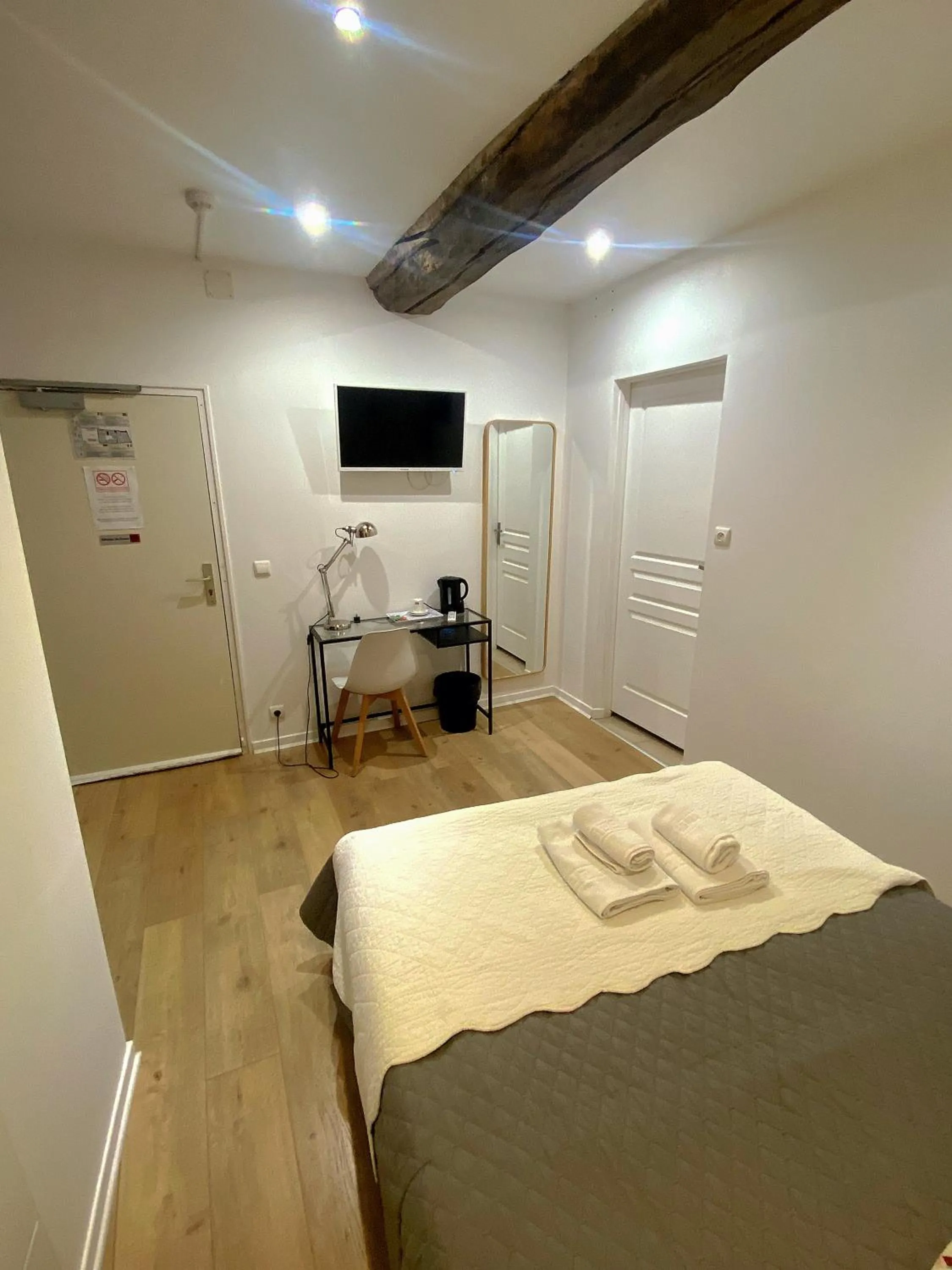 Bed in Hôtel Le Chambellan