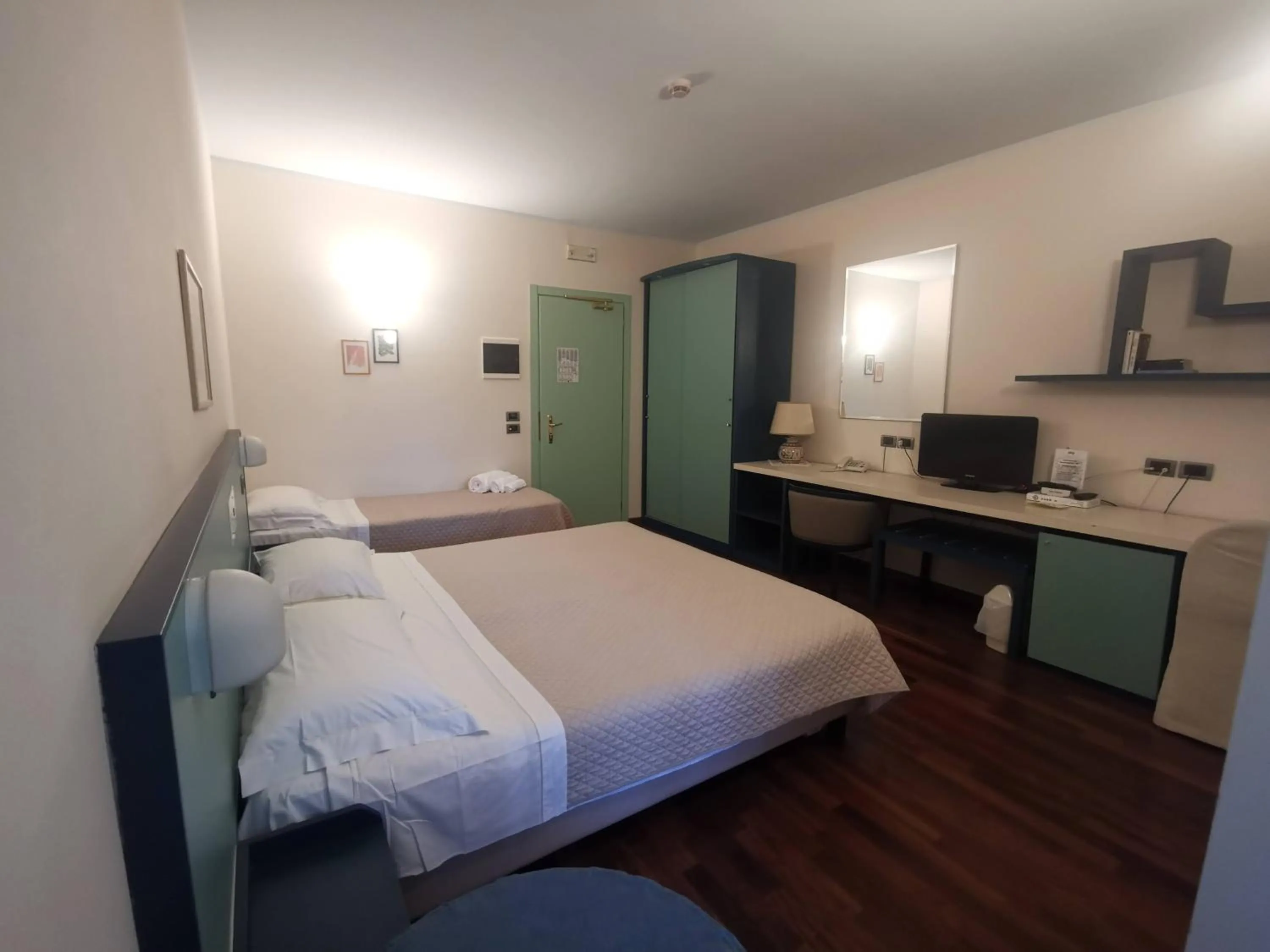 Bedroom, Bed in Deco Hotel