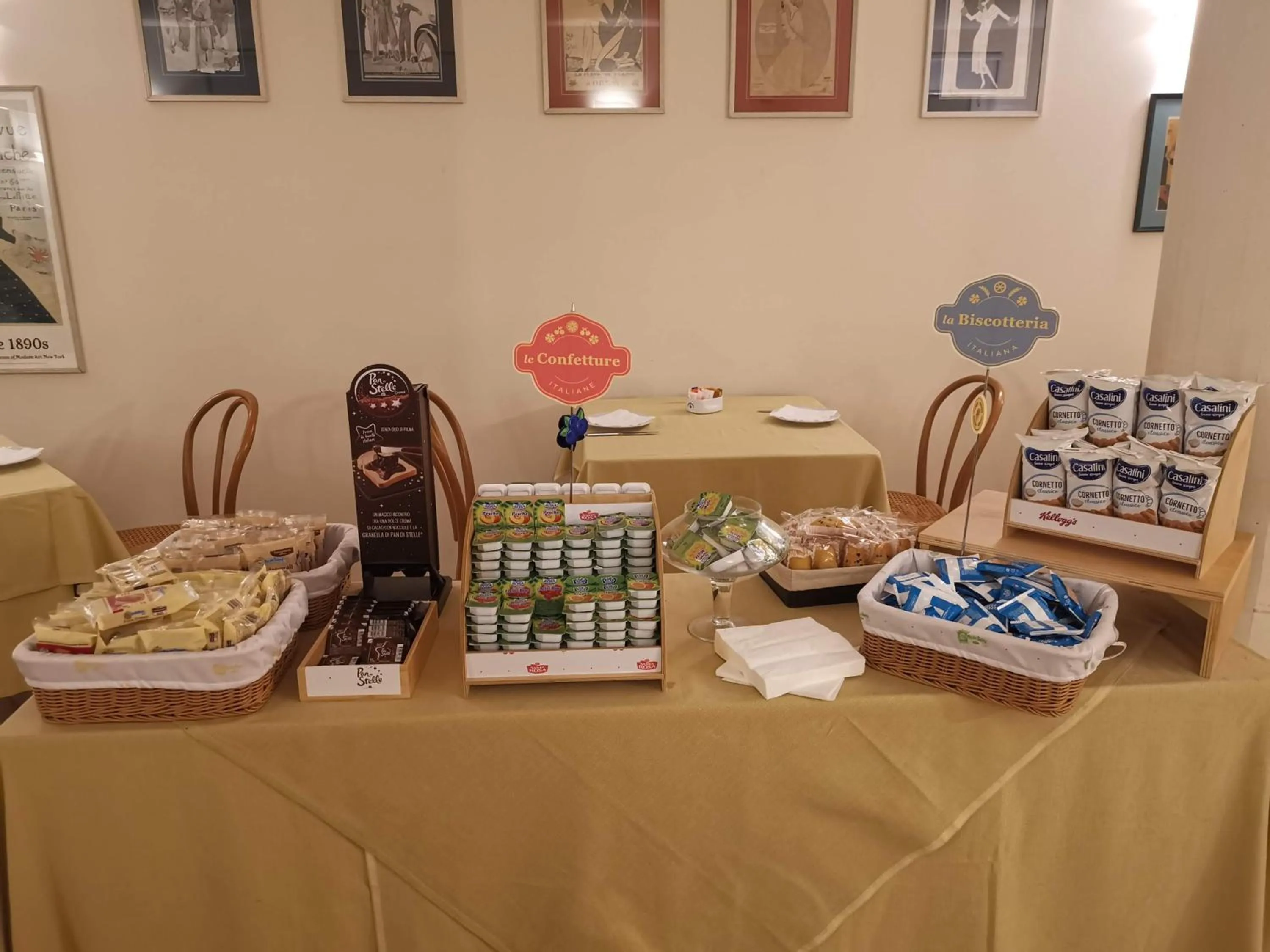 Breakfast in Deco Hotel