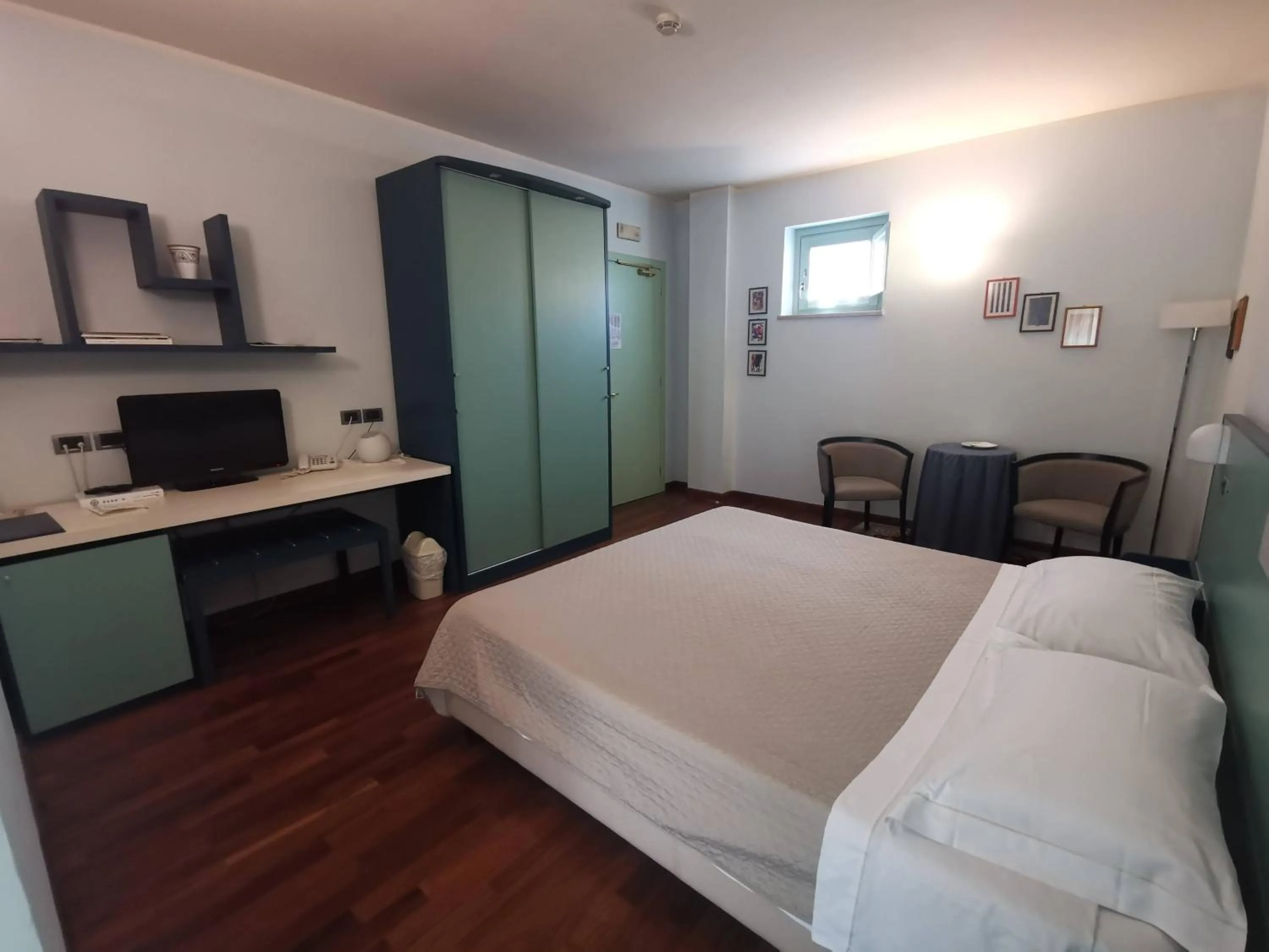 Bedroom, Bed in Deco Hotel