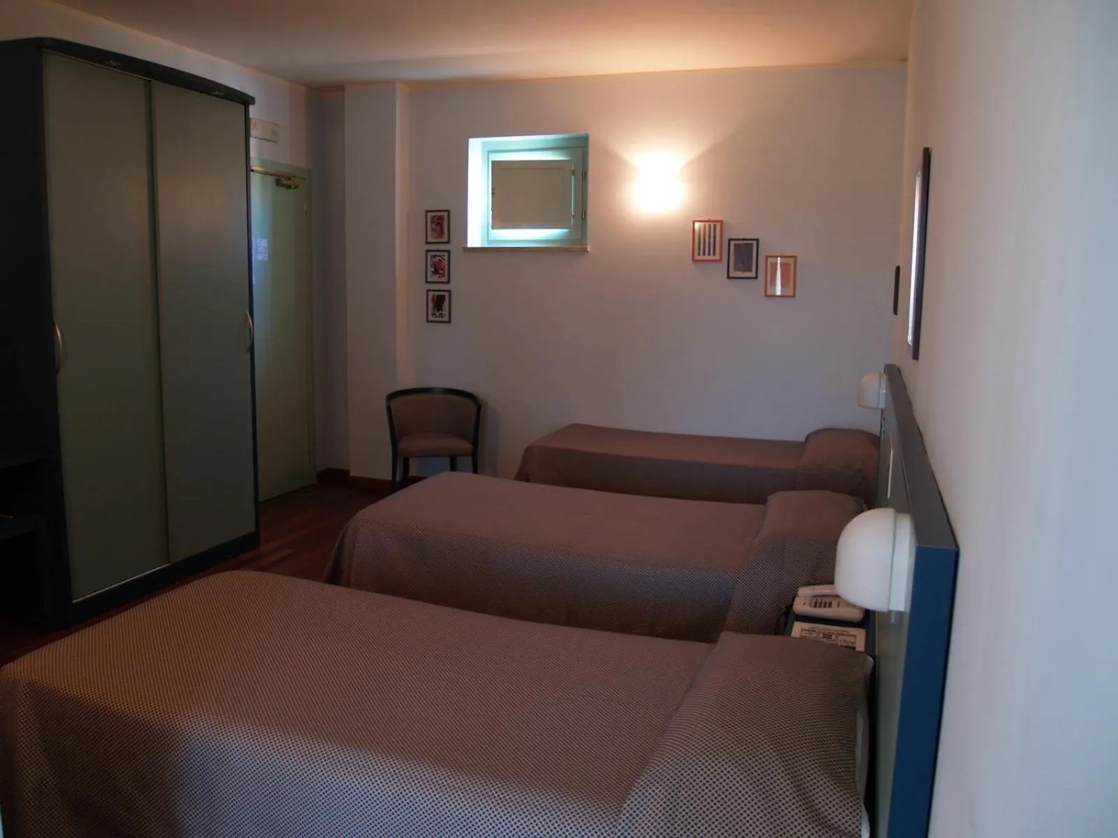 Photo of the whole room, Bed in Deco Hotel