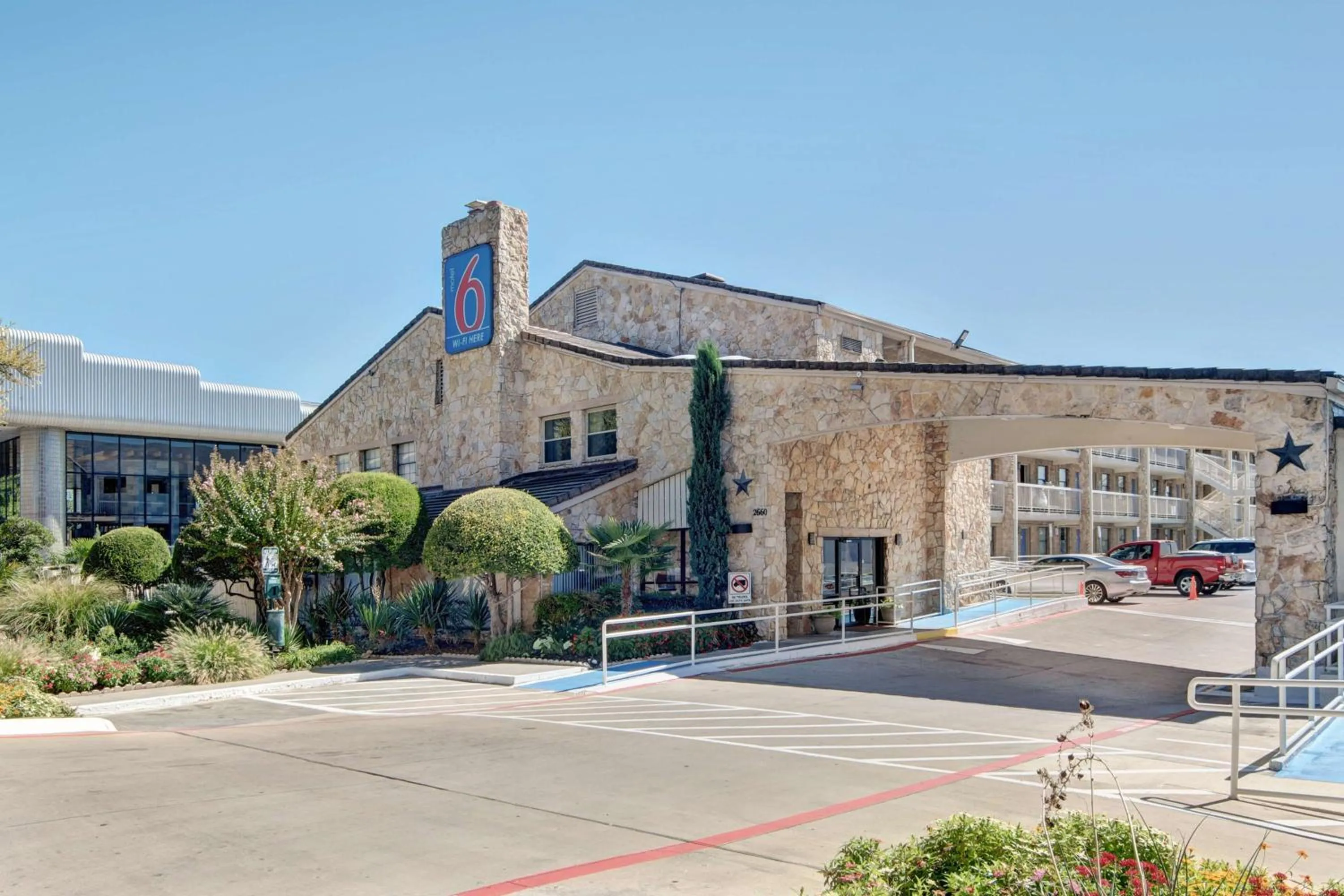 Property building in Motel 6-Dallas, TX - Forest Lane