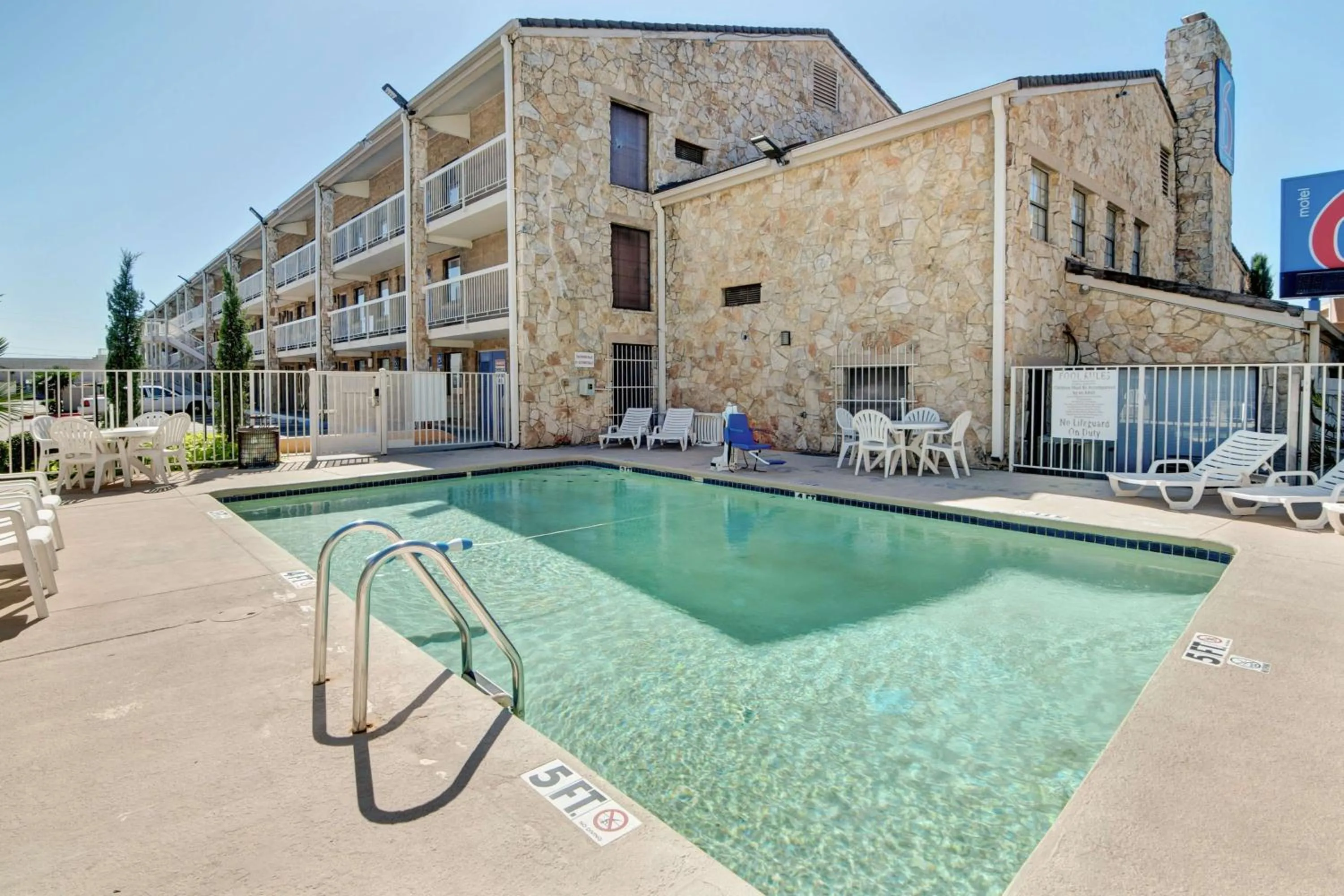 Patio in Motel 6-Dallas, TX - Forest Lane