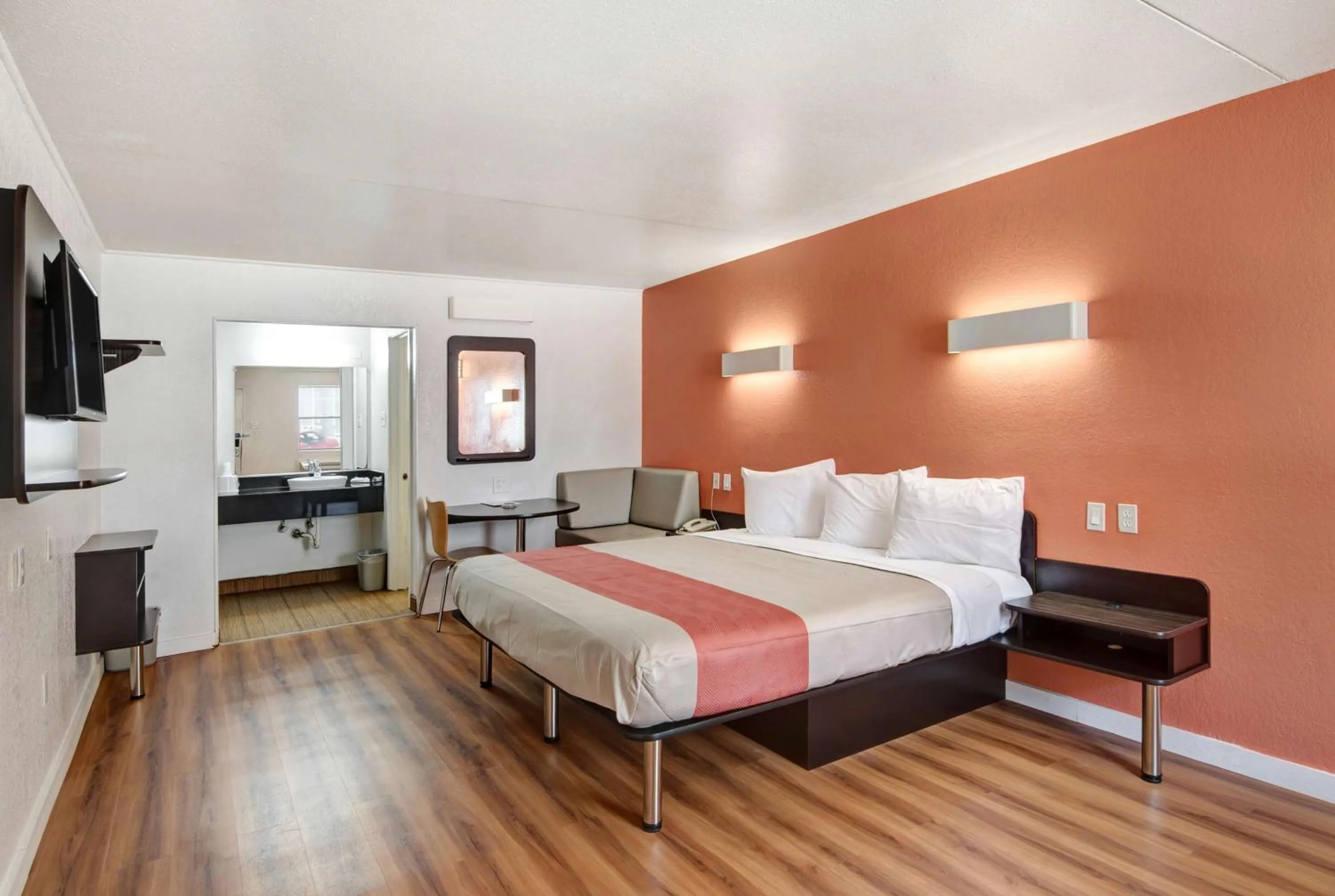 TV and multimedia, Bed in Motel 6-Dallas, TX - Forest Lane