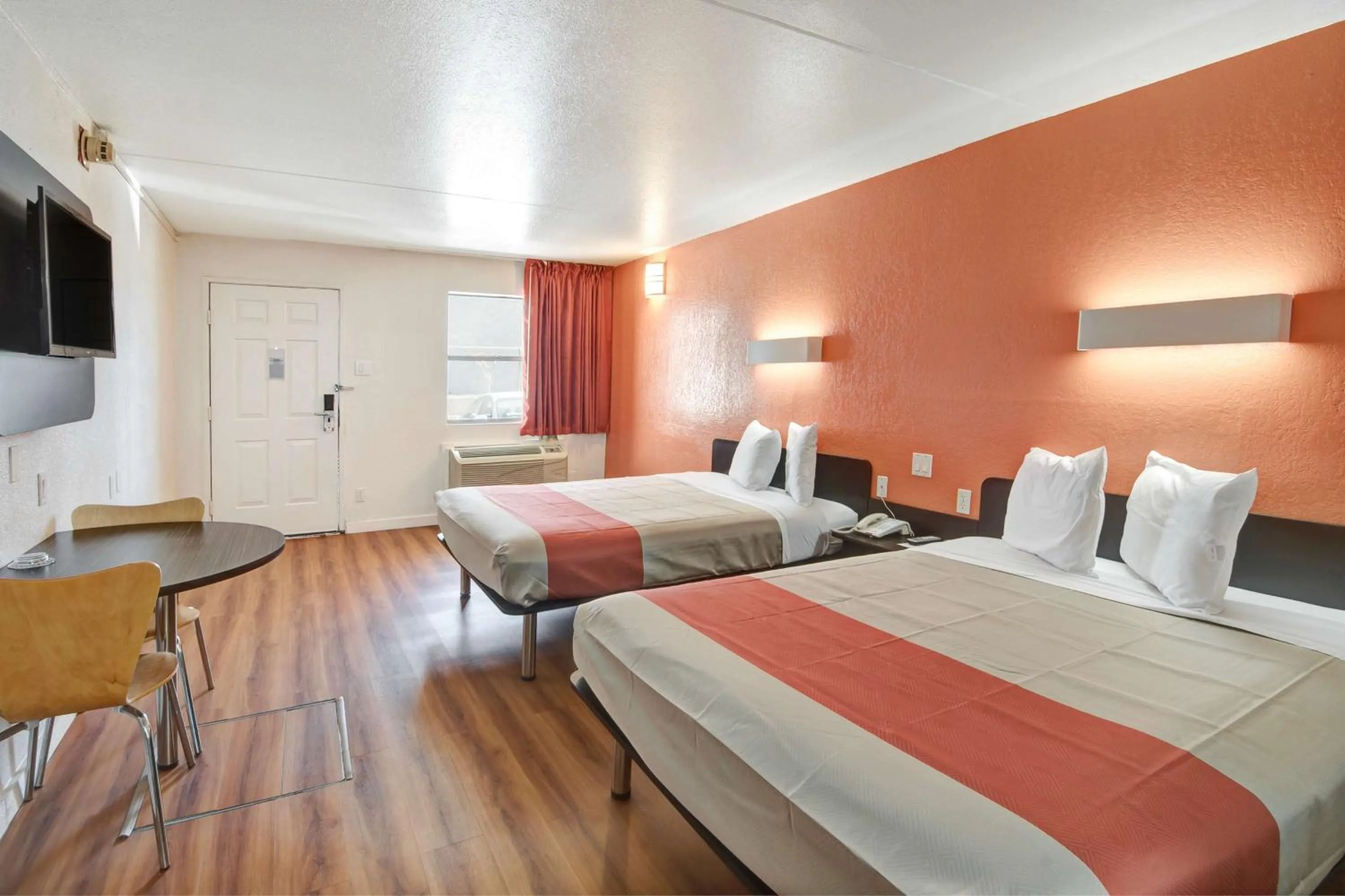 TV and multimedia, Bed in Motel 6-Dallas, TX - Forest Lane