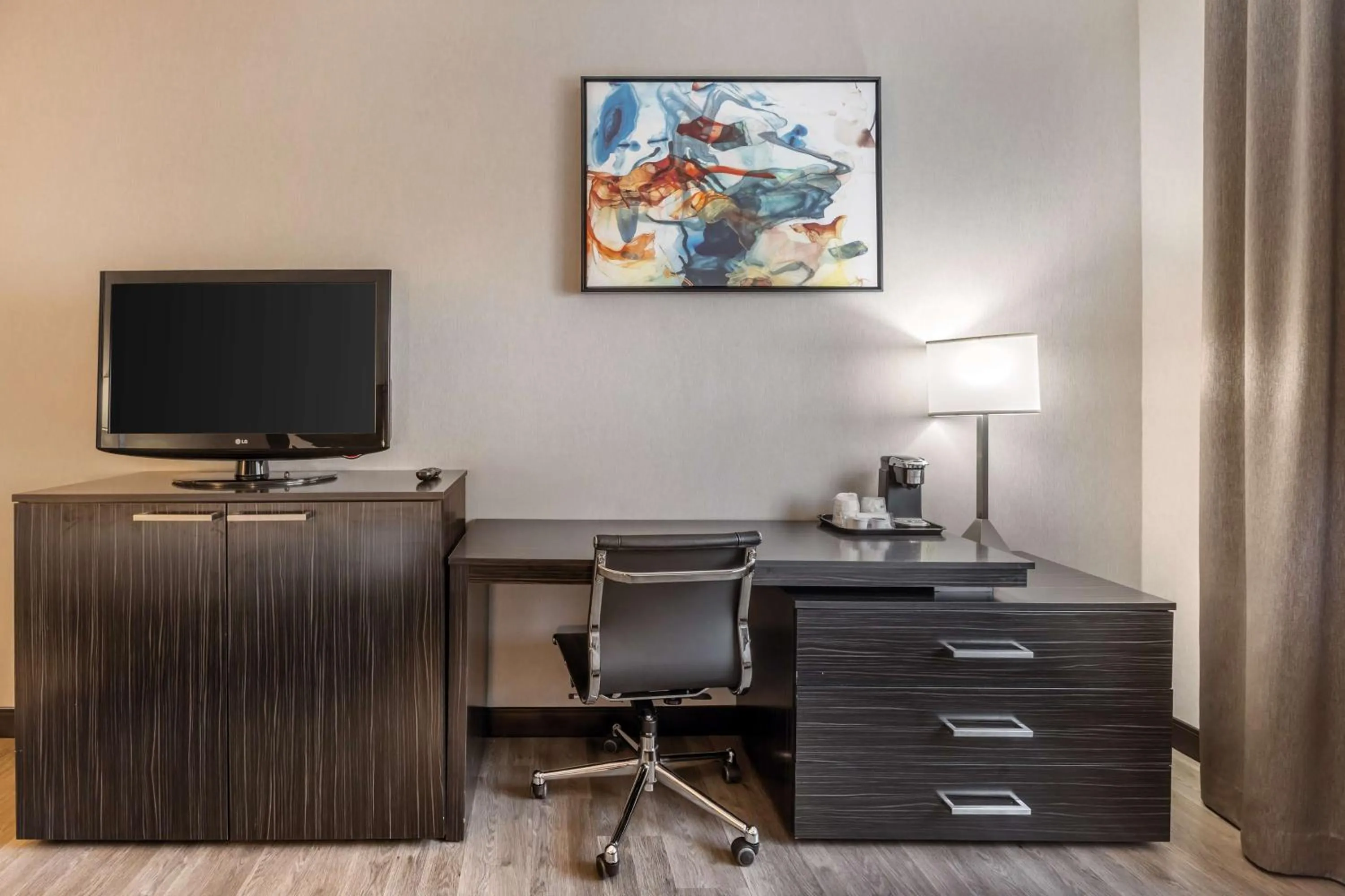 Bedroom in Best Western Plus North Las Vegas Inn & Suites