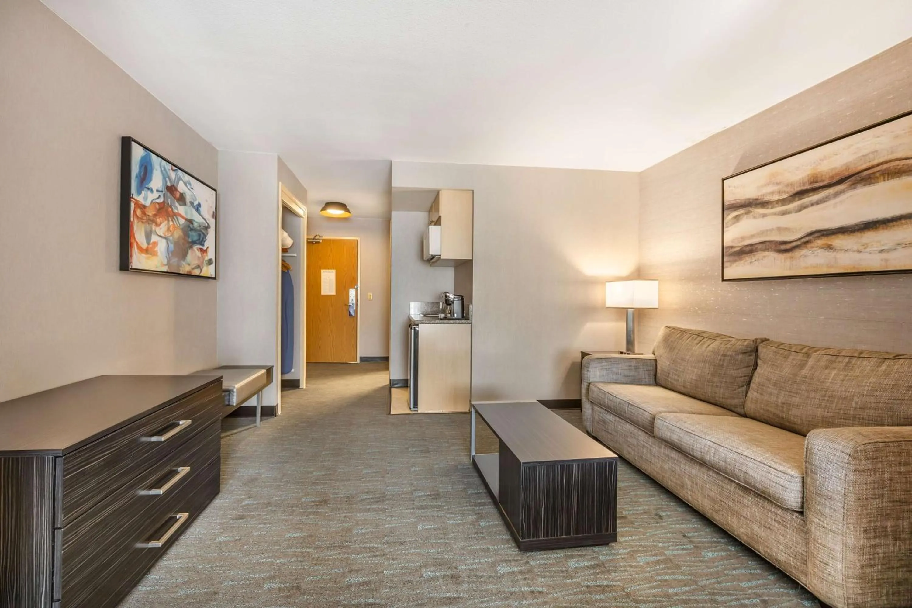 Bedroom in Best Western Plus North Las Vegas Inn & Suites