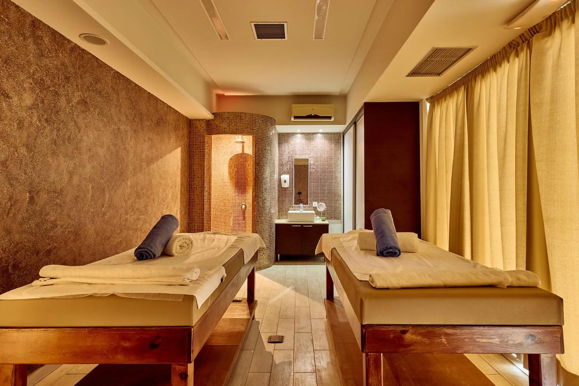 Spa and wellness centre/facilities, Bed in Paralos Kosta Alímia