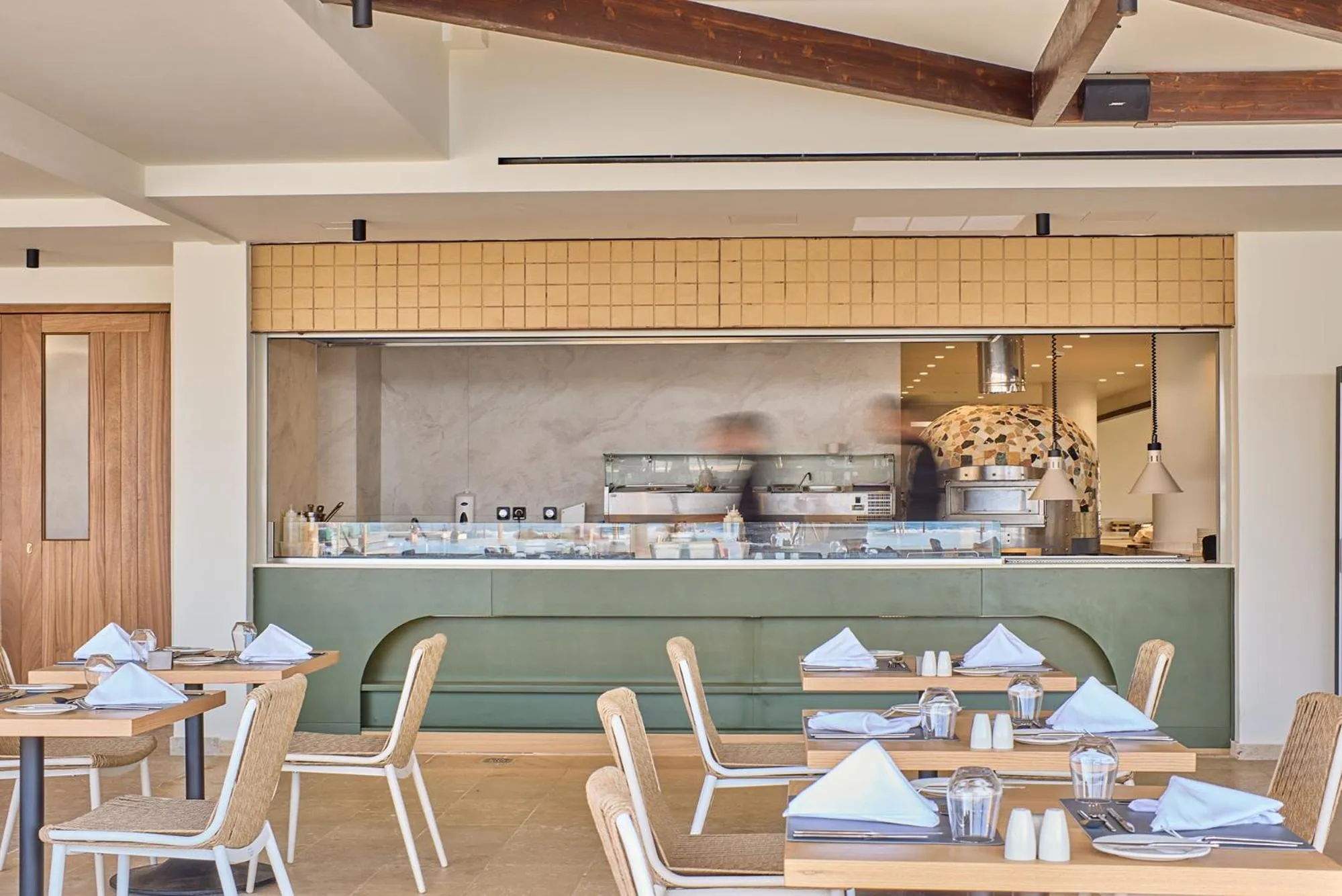 Restaurant/places to eat in Paralos Kosta Alímia