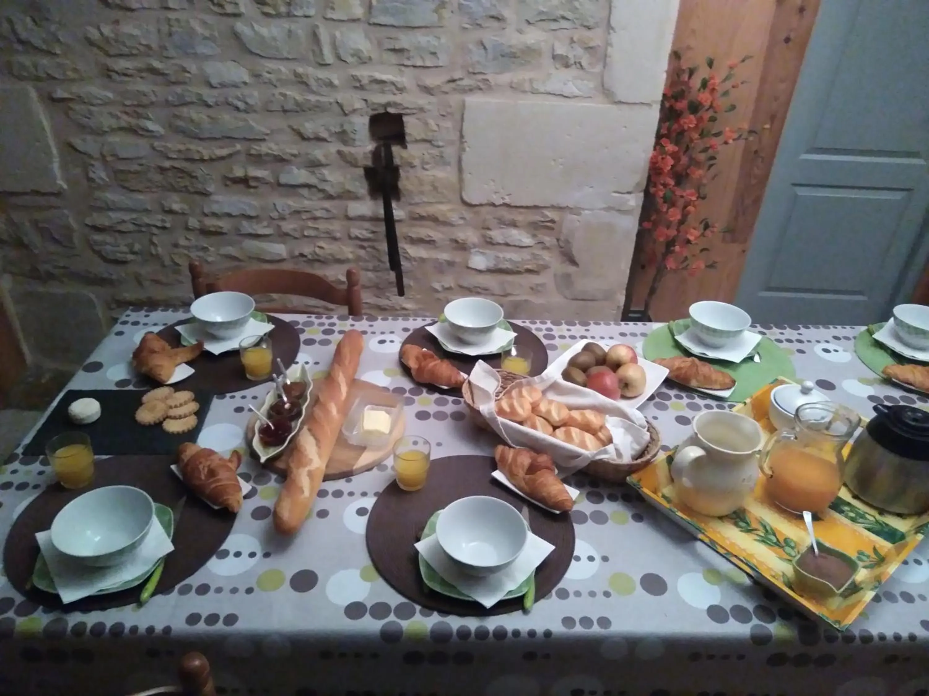 Continental breakfast in les tourterelles