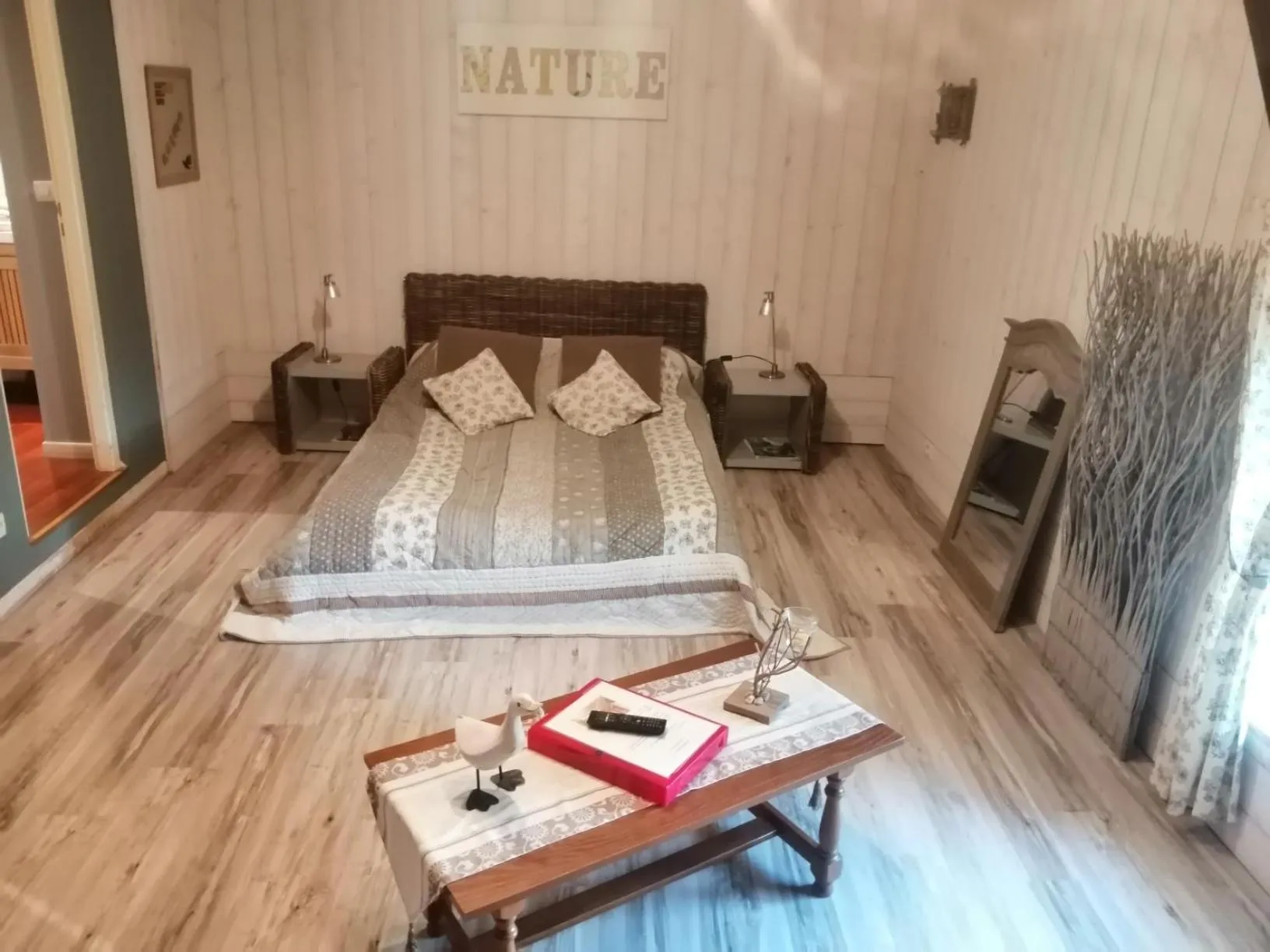 Bedroom, Bed in les tourterelles