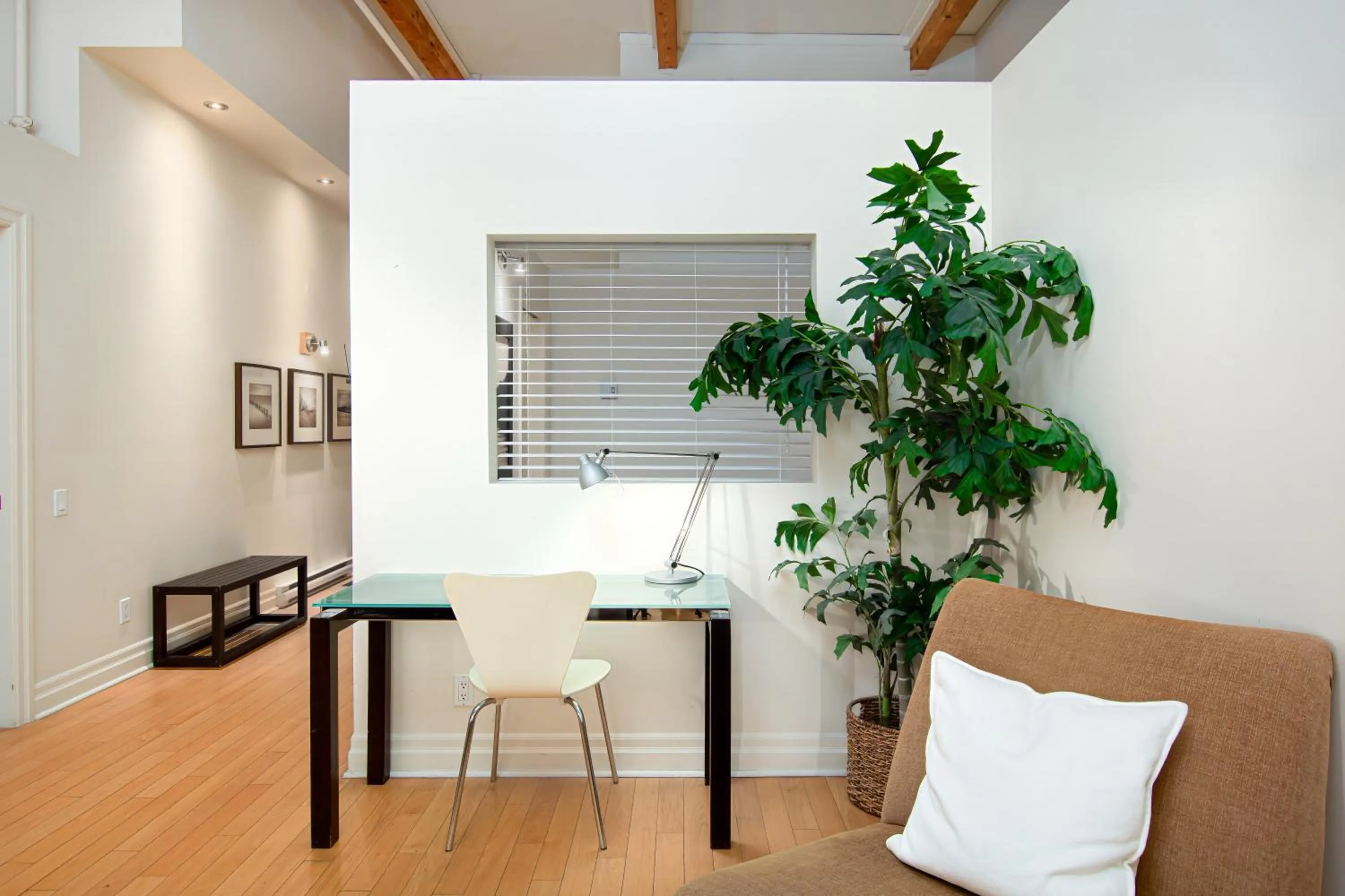 Seating area in Les Lofts 1048