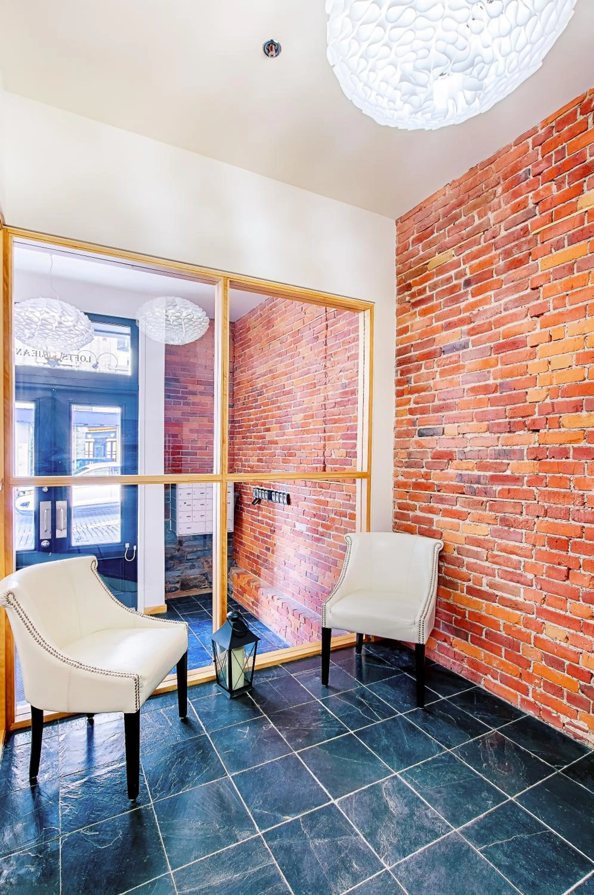 Seating area in Les Lofts 1048