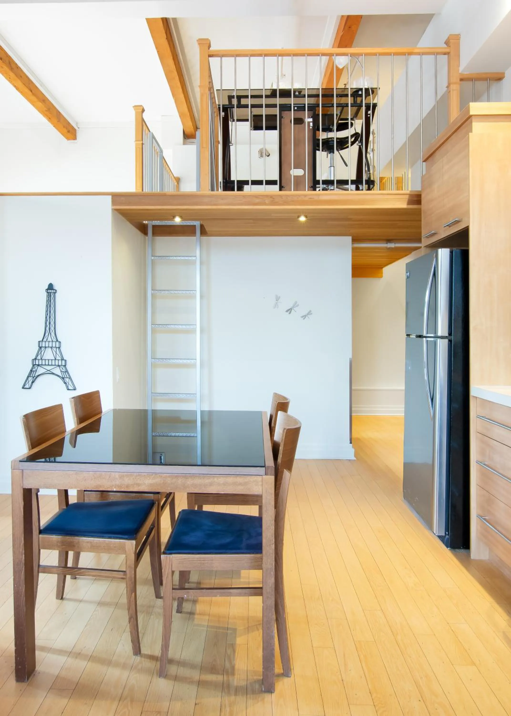 Dining area in Les Lofts 1048