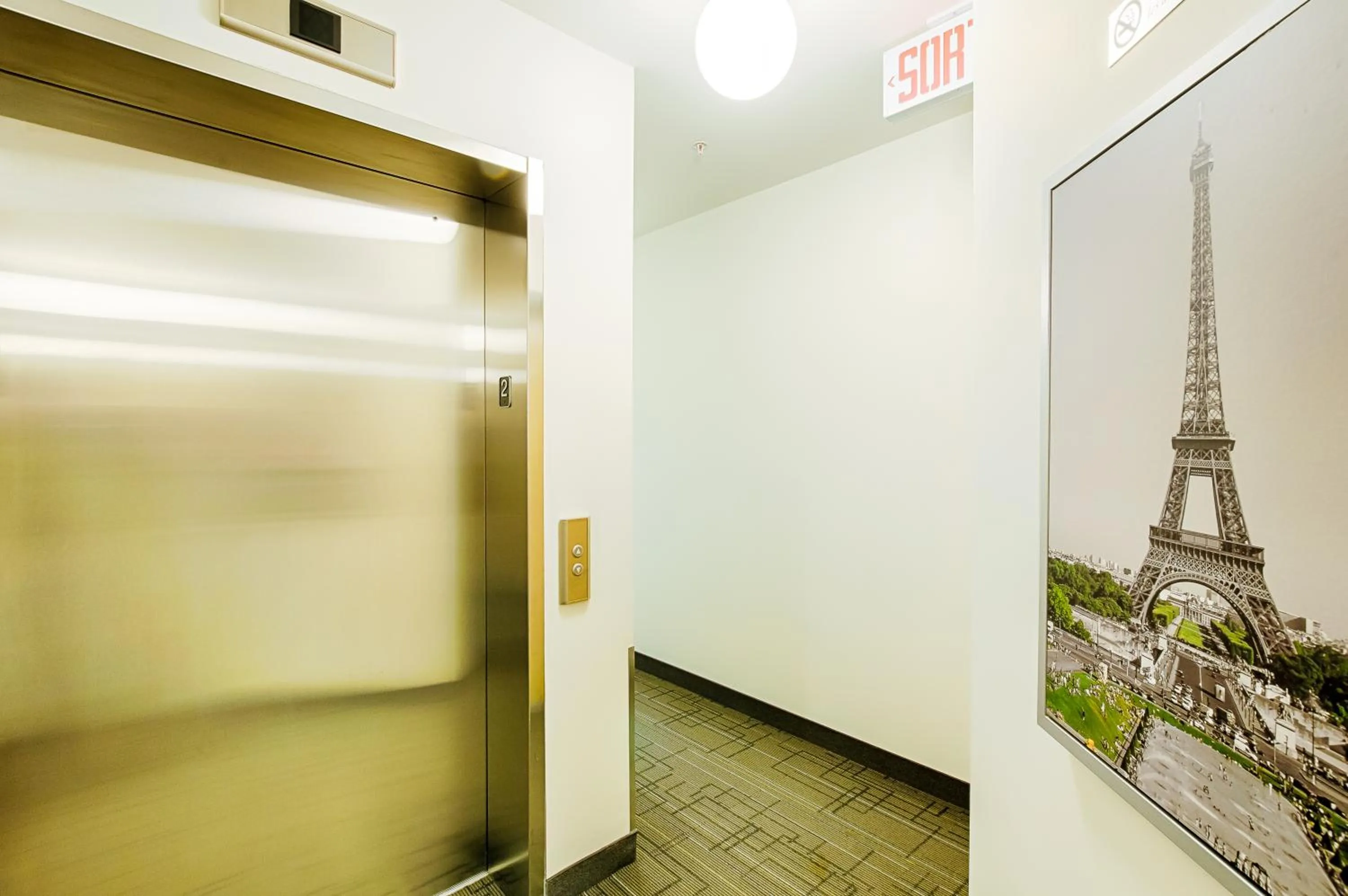 elevator in Les Lofts 1048