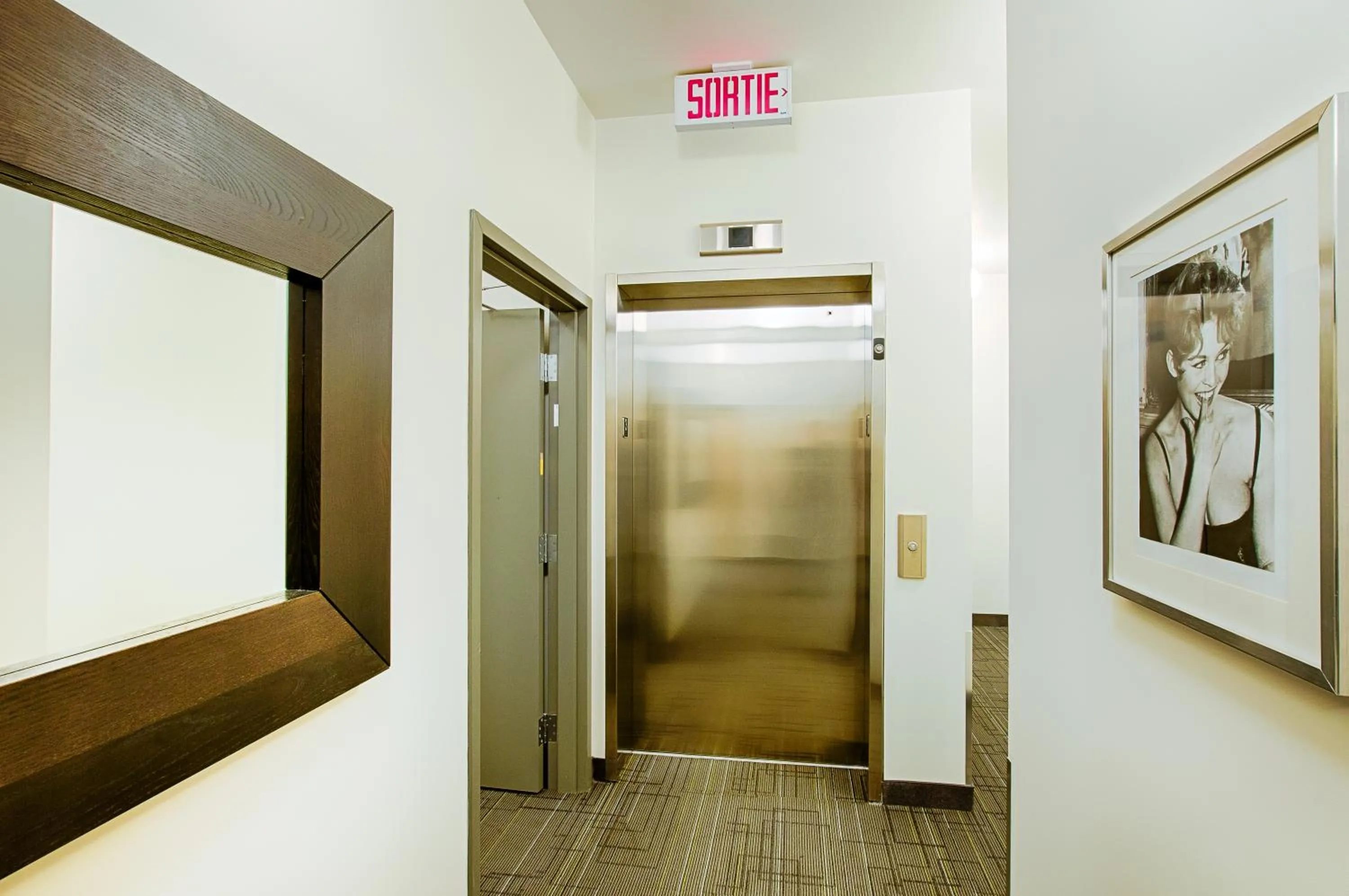 elevator in Les Lofts 1048