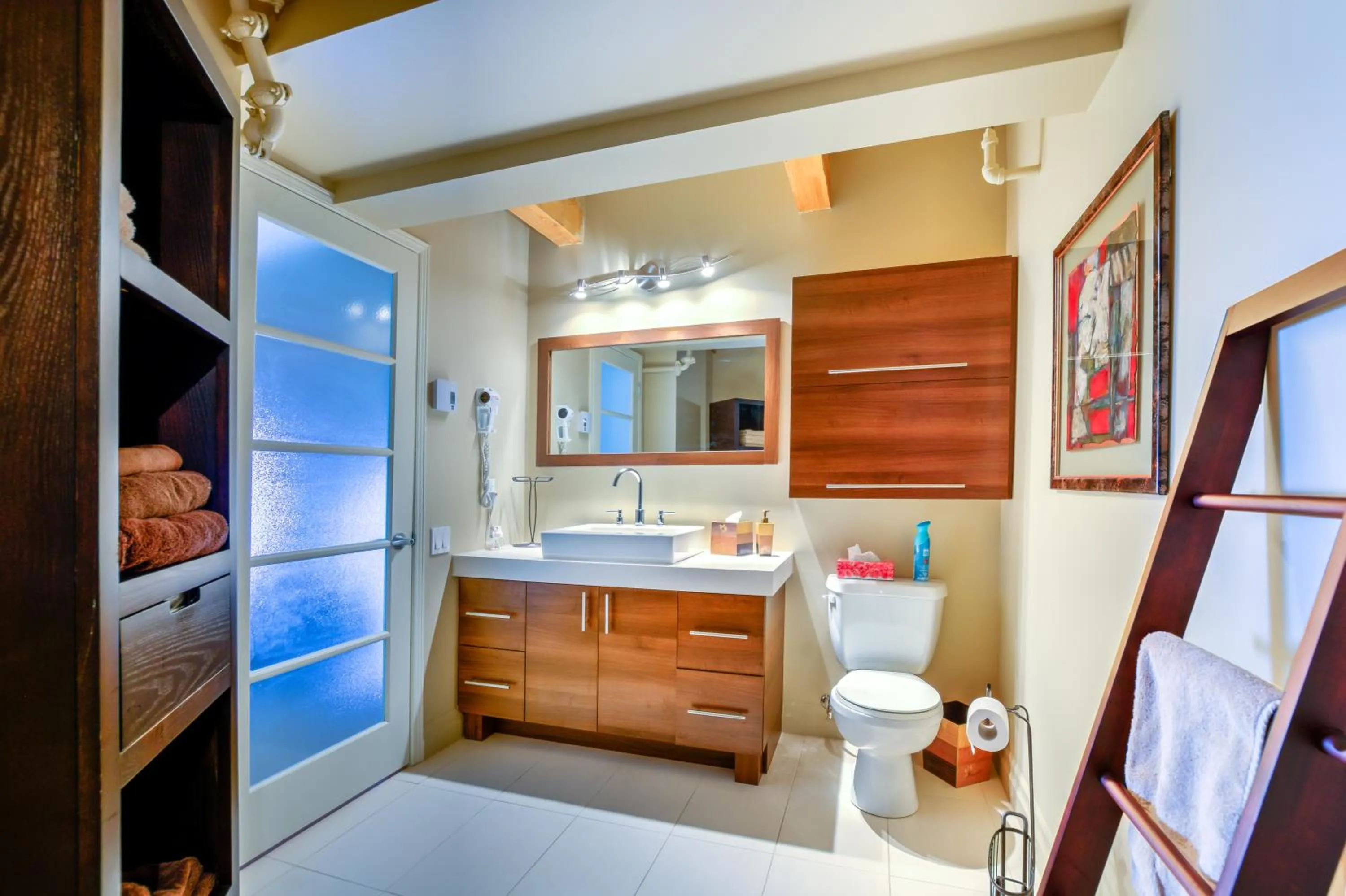 Toilet in Les Lofts 1048