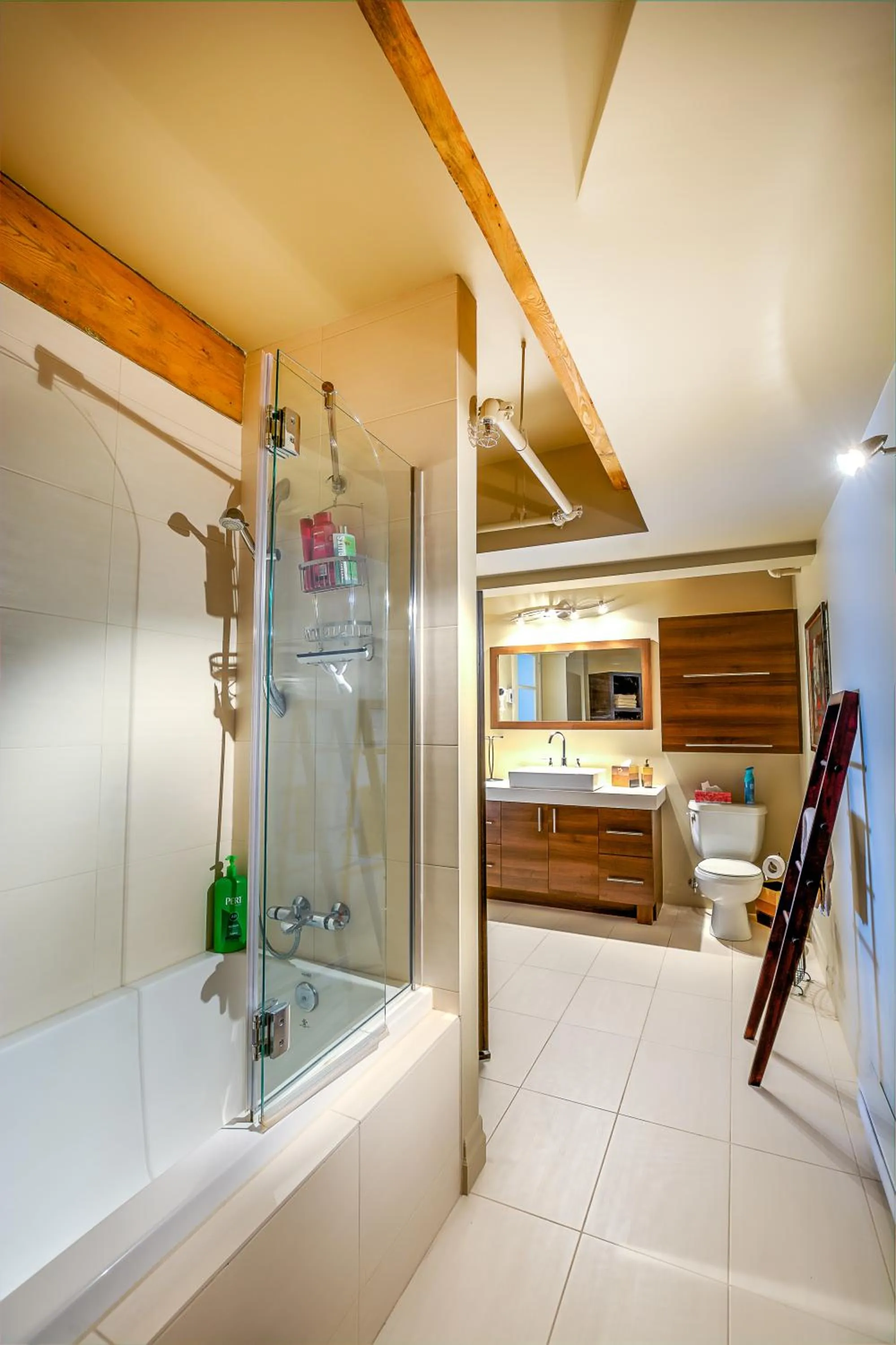 Shower in Les Lofts 1048