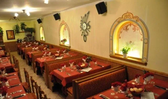 Restaurant/places to eat in Hotel Piancastello