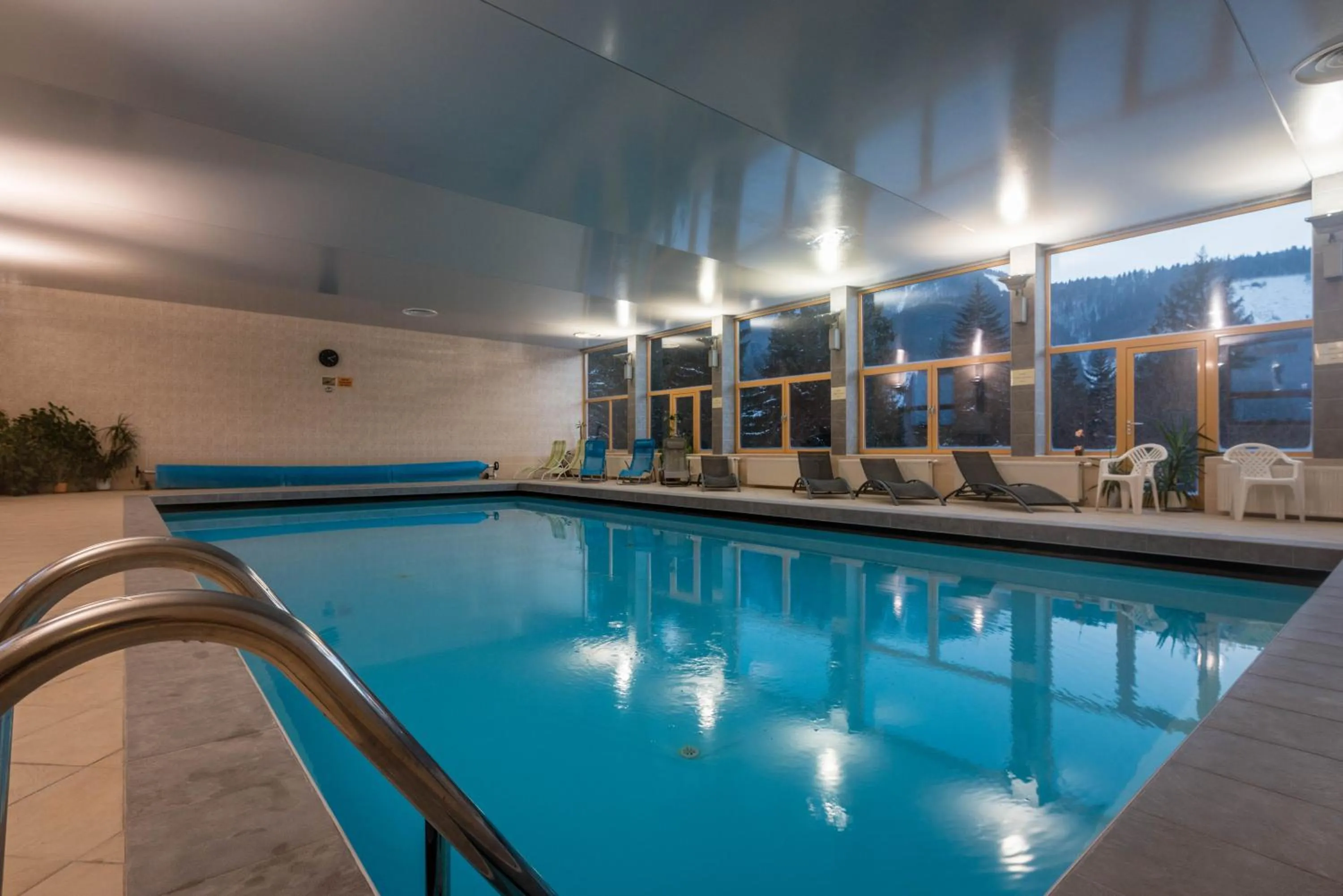 Swimming pool in Hotel Boboty