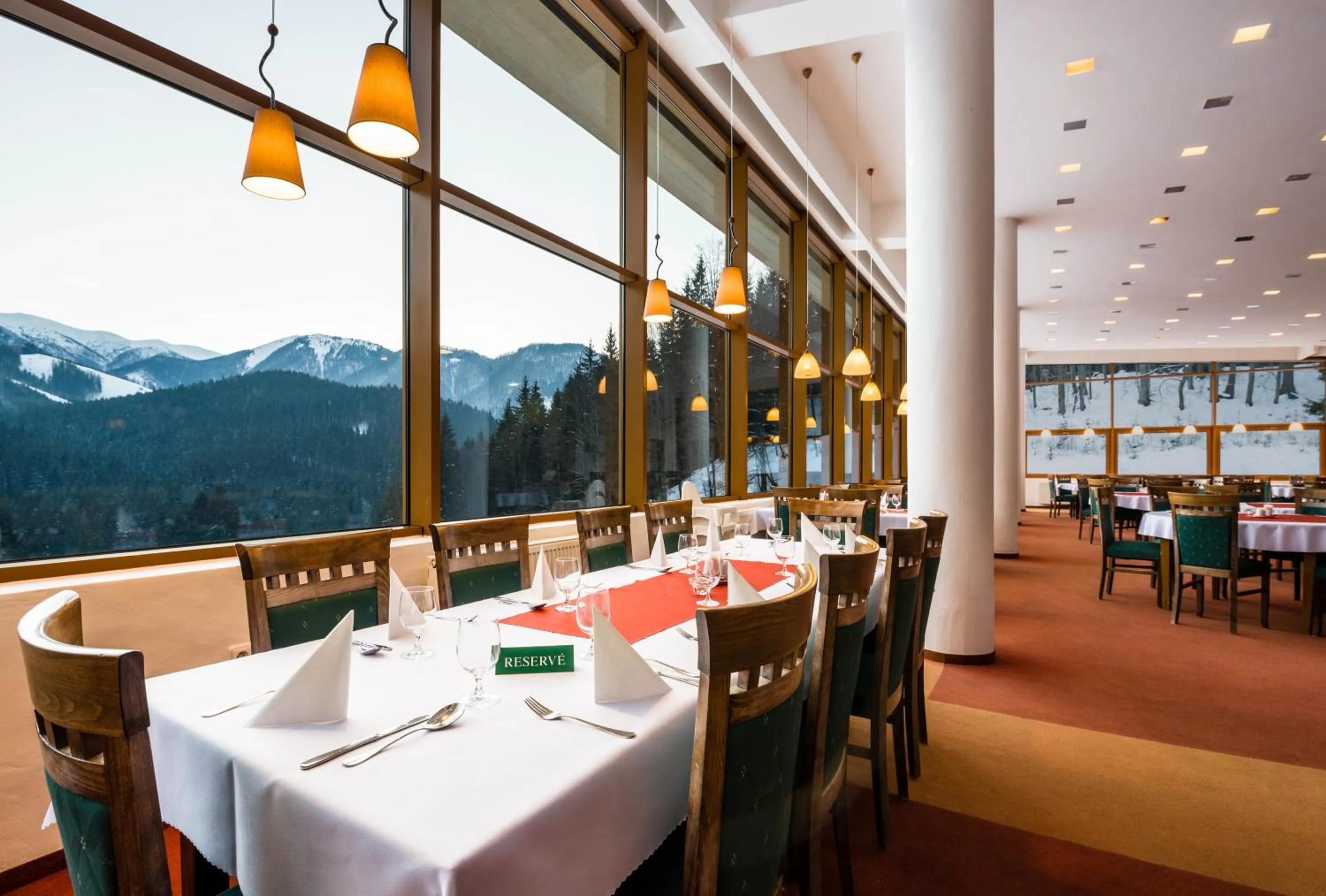 Restaurant/places to eat in Hotel Boboty