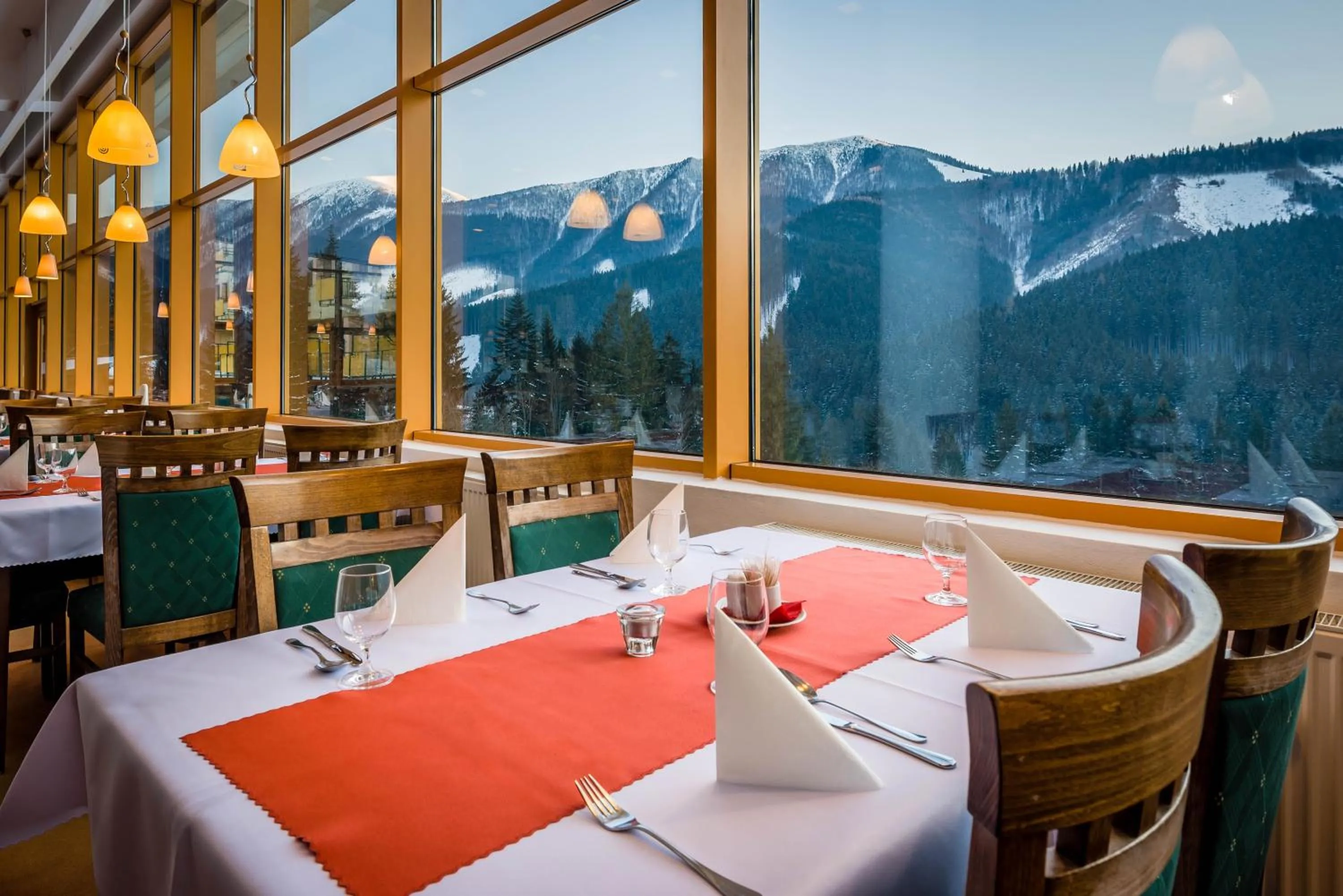 Restaurant/places to eat in Hotel Boboty