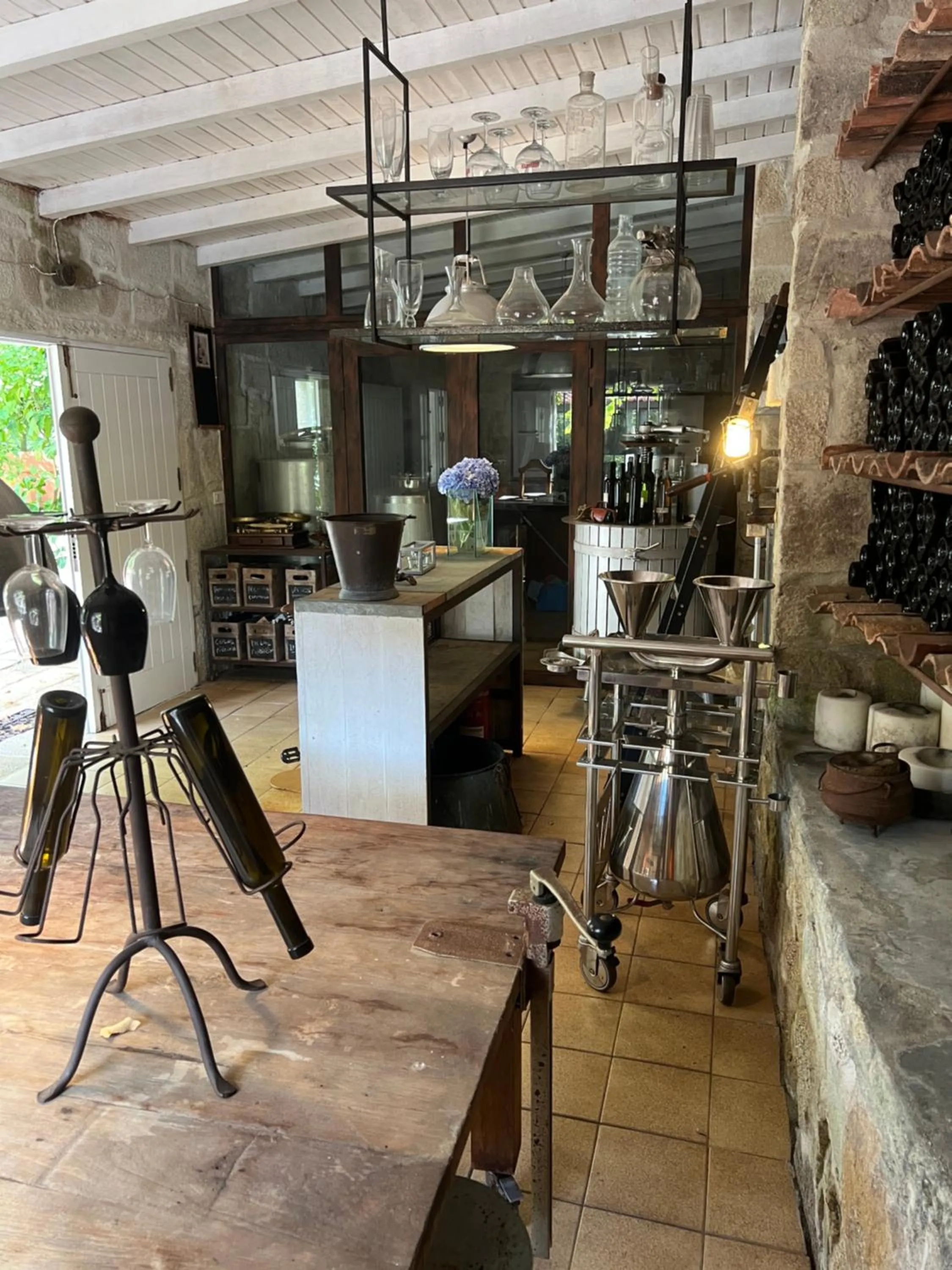 Kitchen or kitchenette in Enoturismo Novavila Rias Baixas Wine Design