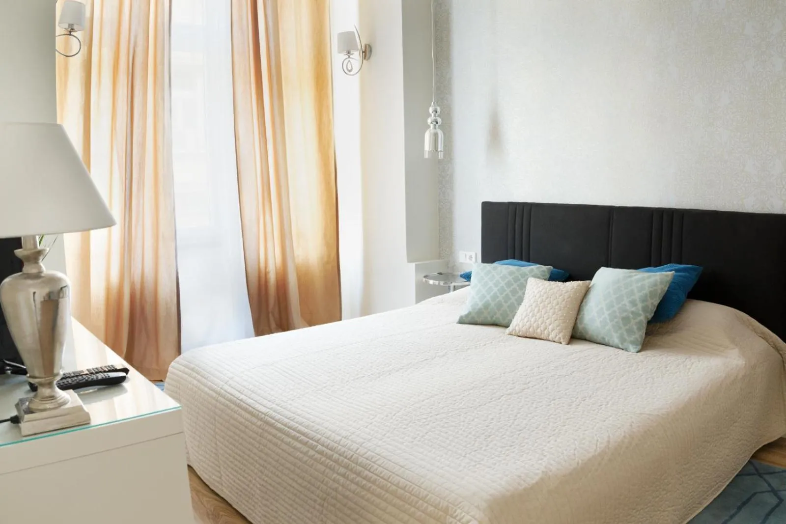 Bedroom, Bed in Julia superior apartment in the city center.