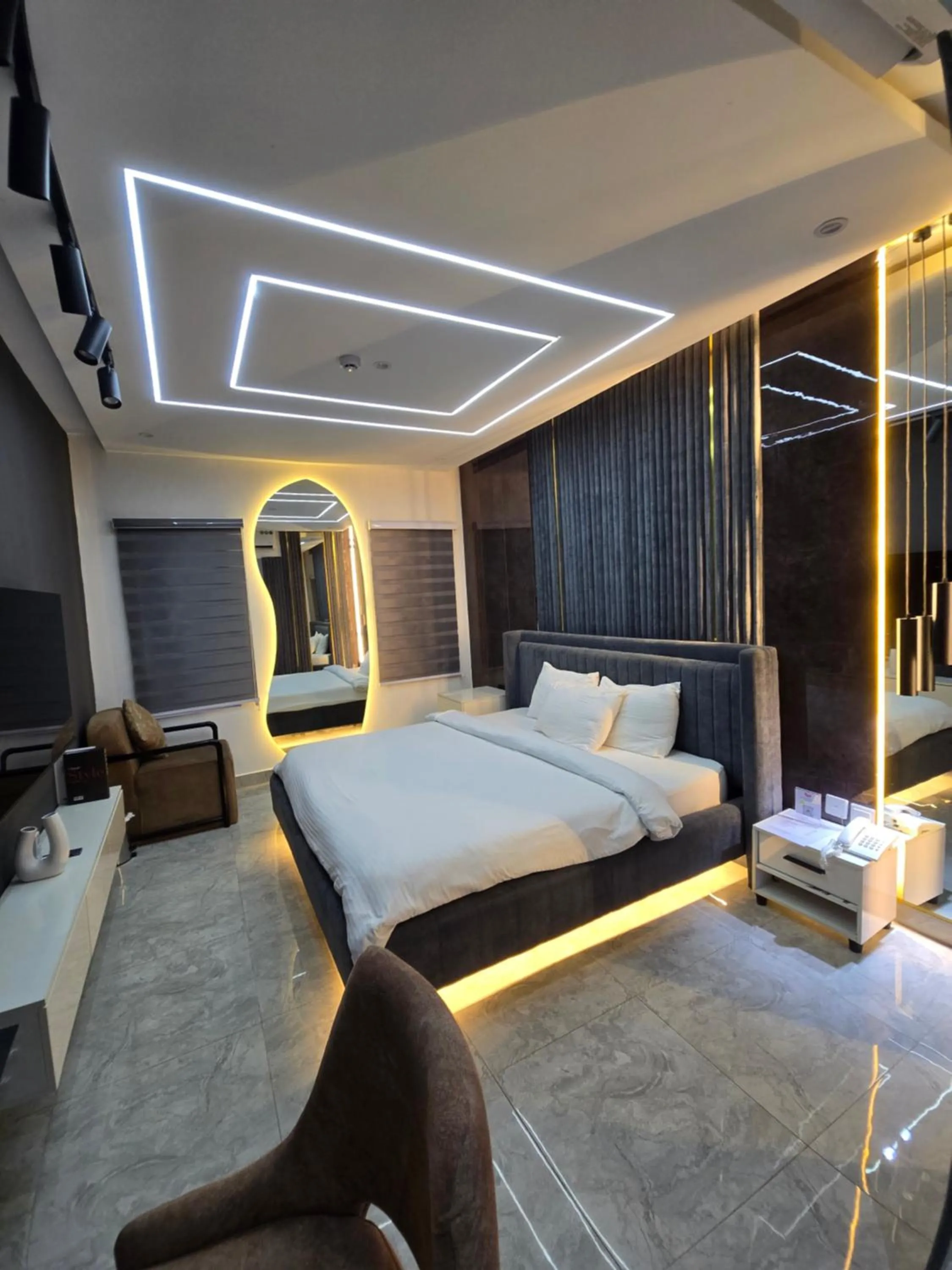 Bed in Blackwood Hotels