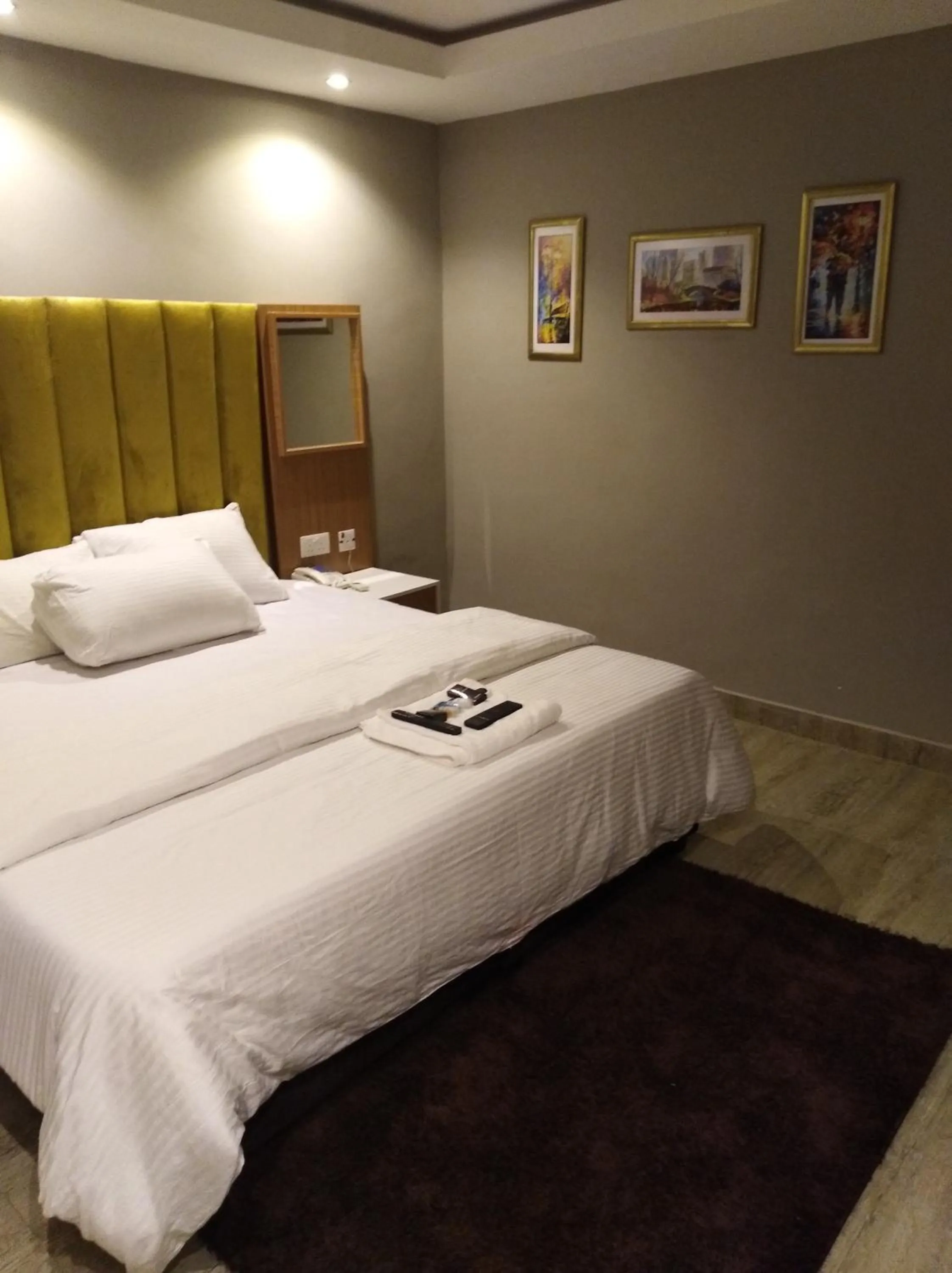 Bed in Blackwood Hotels