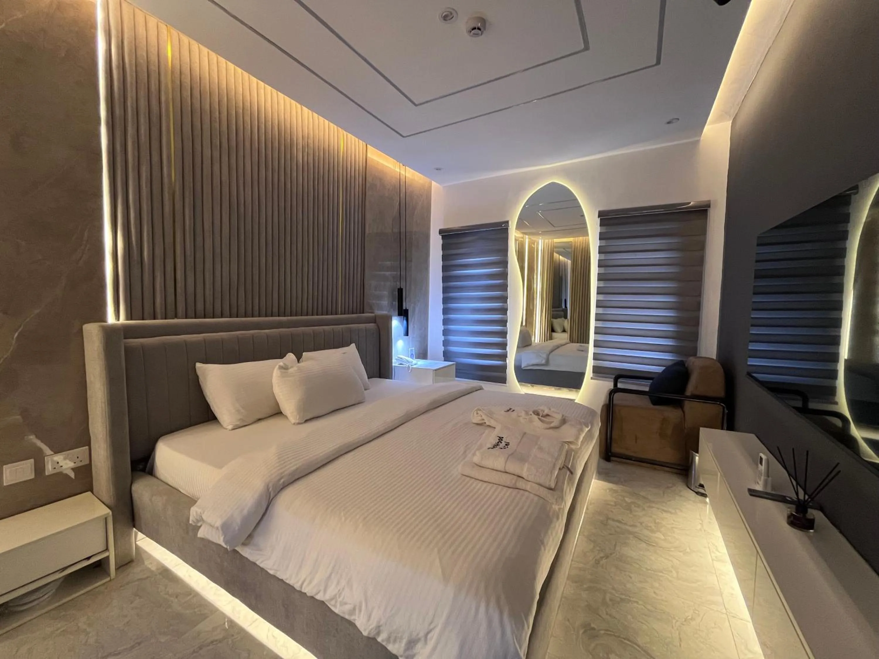 Bed in Blackwood Hotels