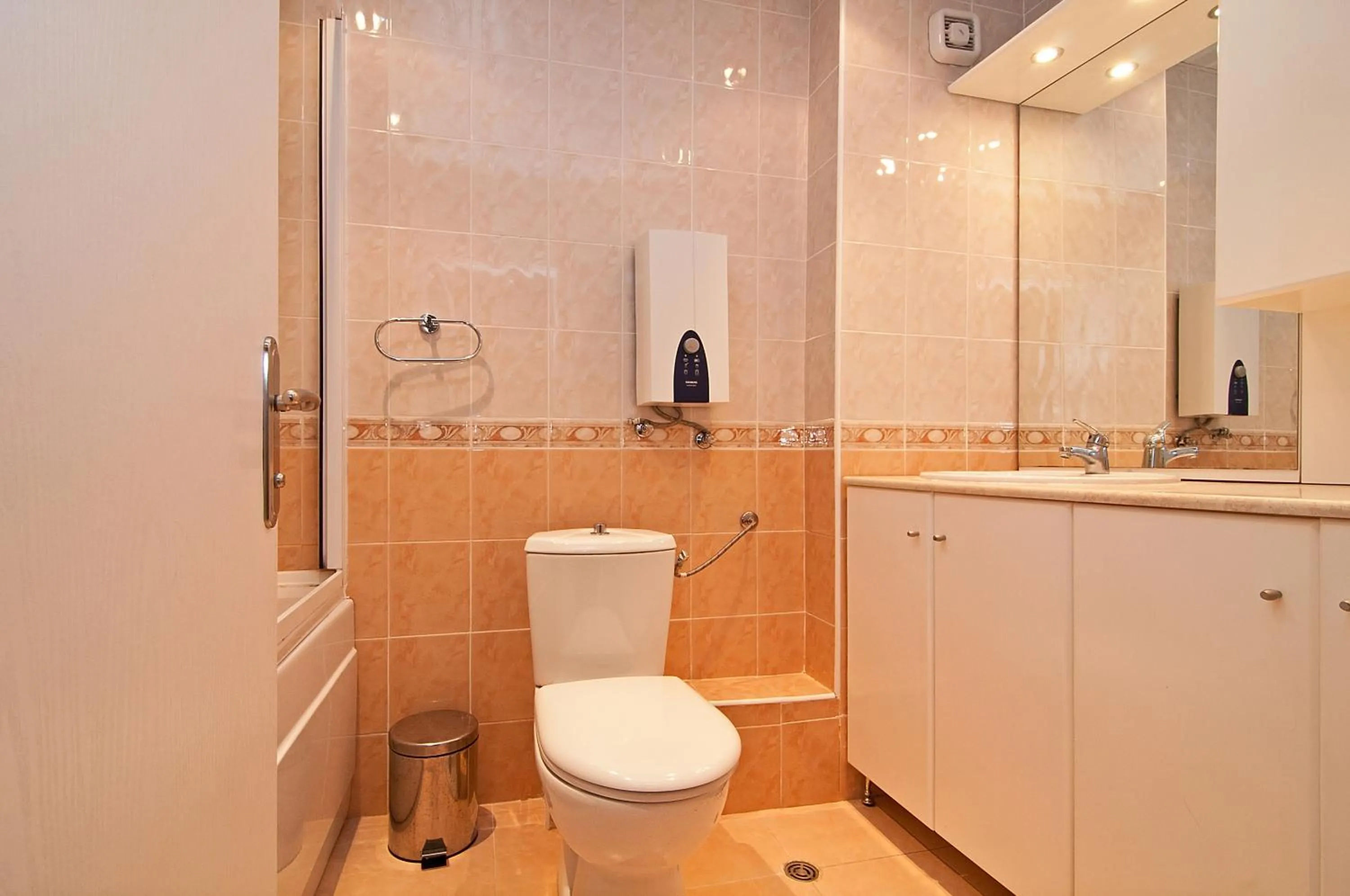 Bathroom in Sun City I Apartments