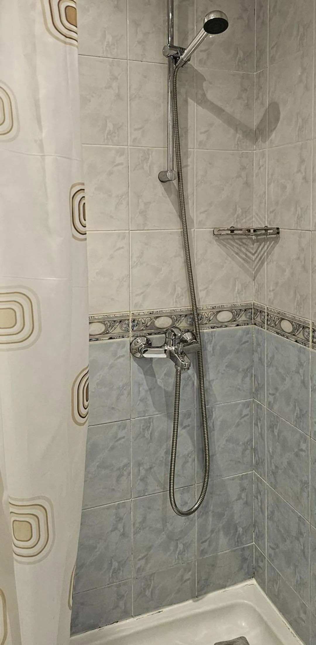 Shower in Sun City I Apartments