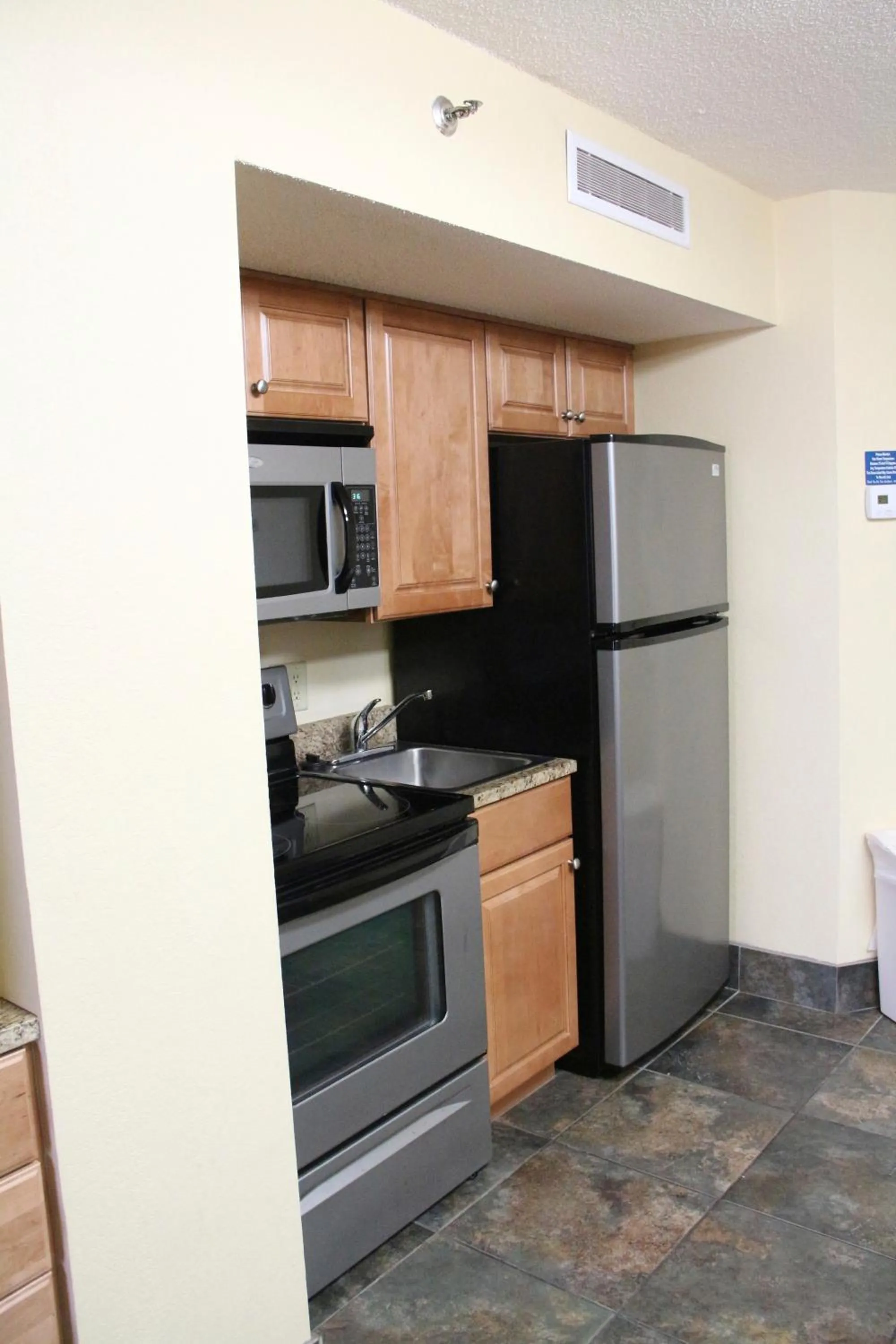 Kitchen or kitchenette in Schooner II Beach and Racquet Club
