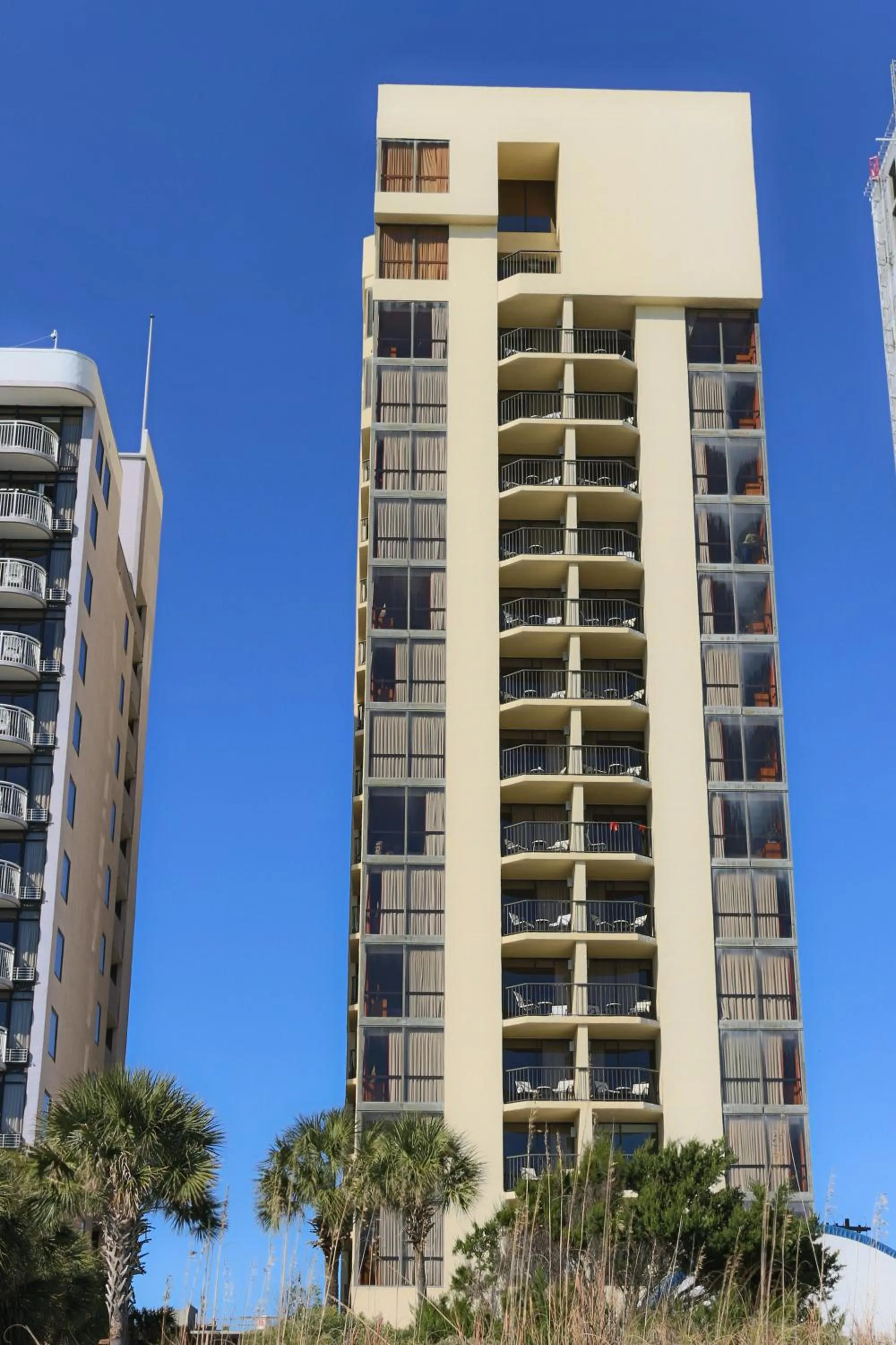 Facade/entrance in Schooner II Beach and Racquet Club