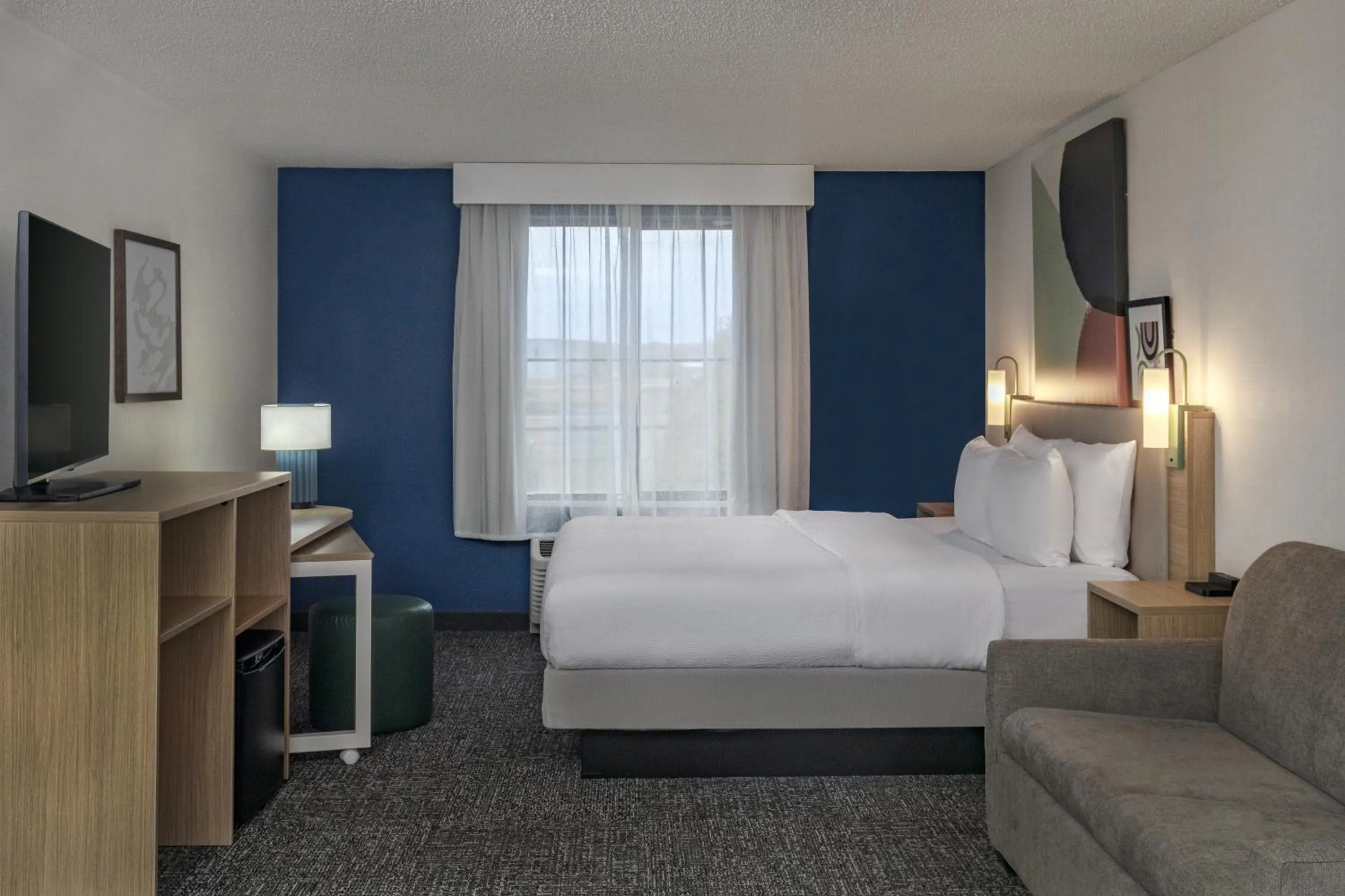 Bedroom, Bed in Spark by Hilton Denver International Airport