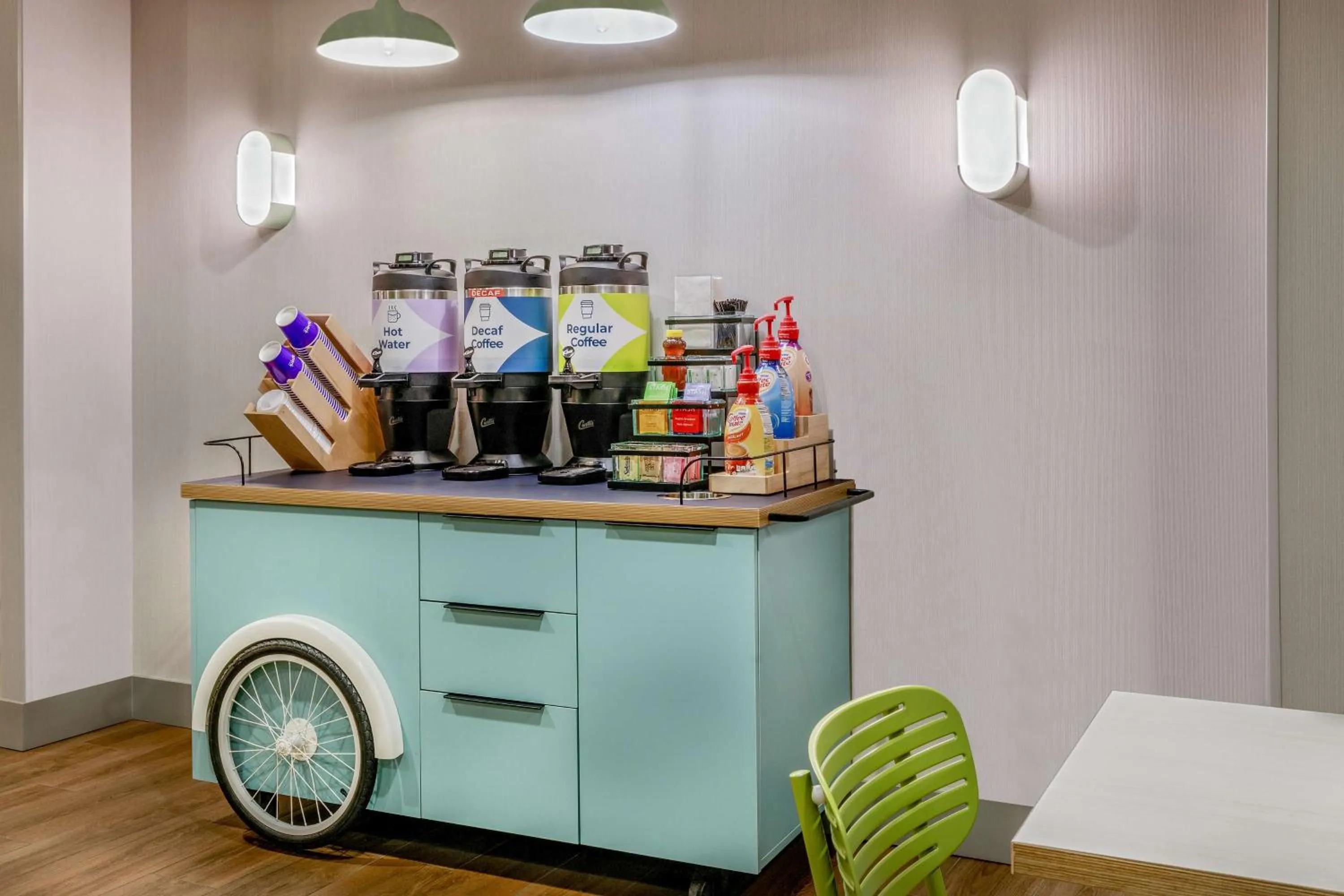 Dining area in Spark by Hilton Denver International Airport