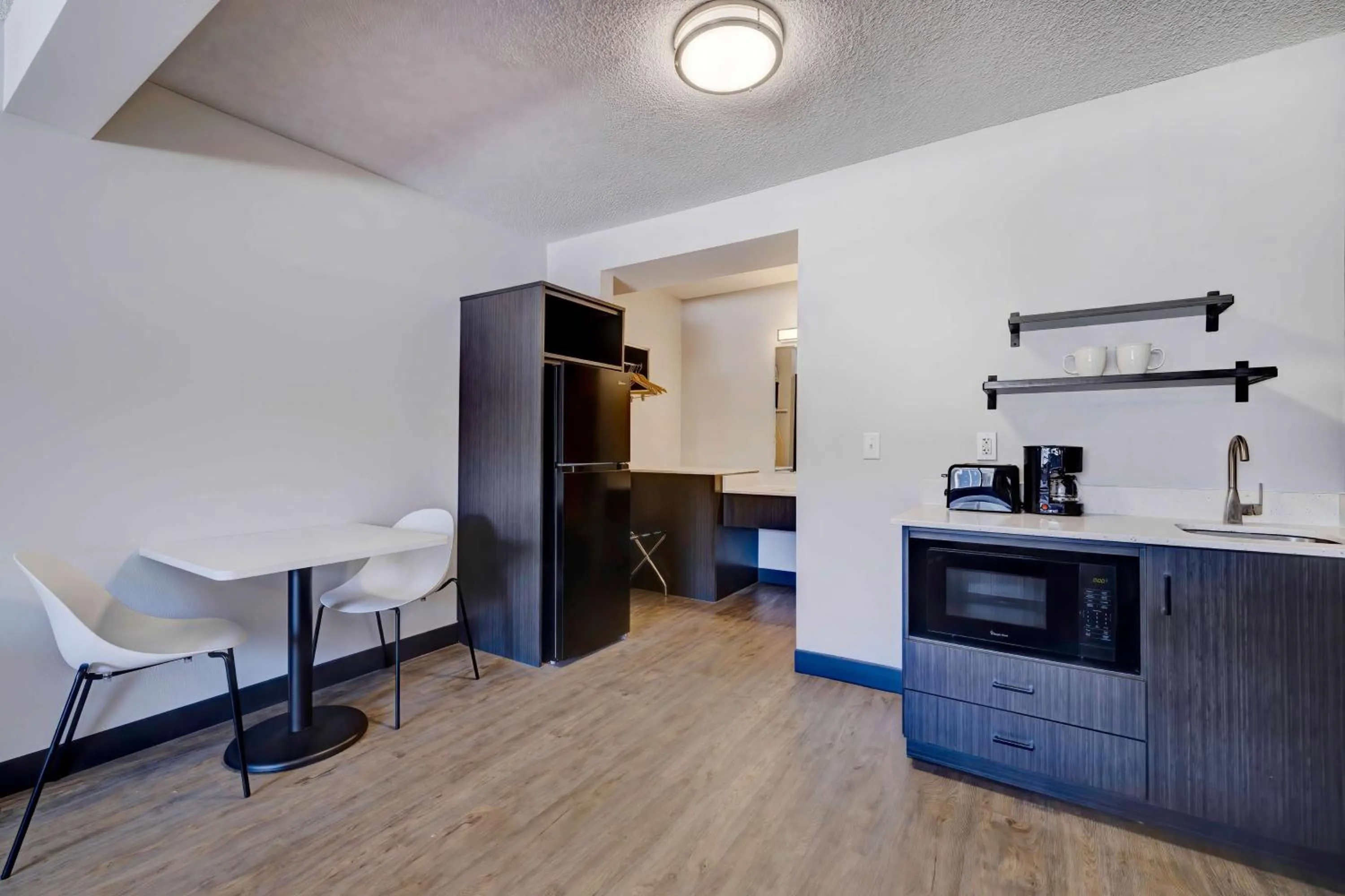 Kitchen or kitchenette in Studio 6 Rock Springs WY Flaming Gorge