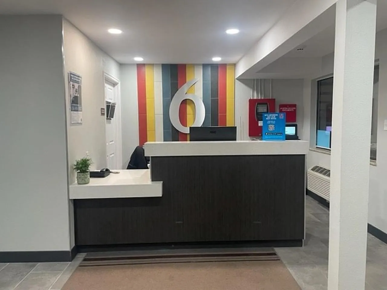 Lobby or reception in Studio 6 Rock Springs WY Flaming Gorge