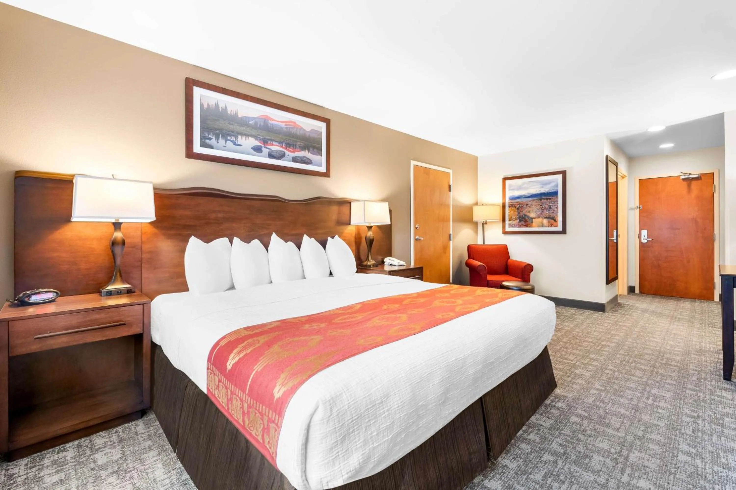 Bedroom, Bed in Best Western Rocky Mountain Lodge