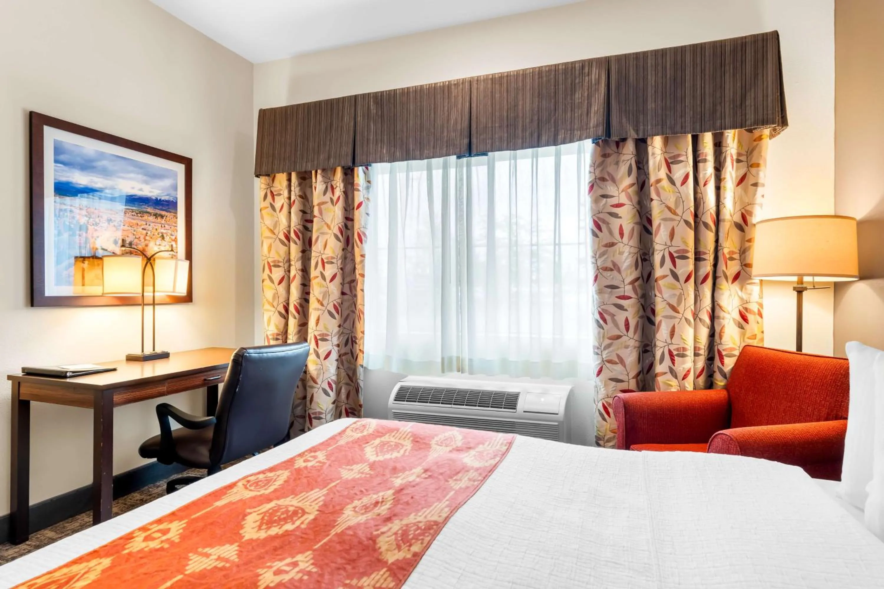 Bedroom, Bed in Best Western Rocky Mountain Lodge