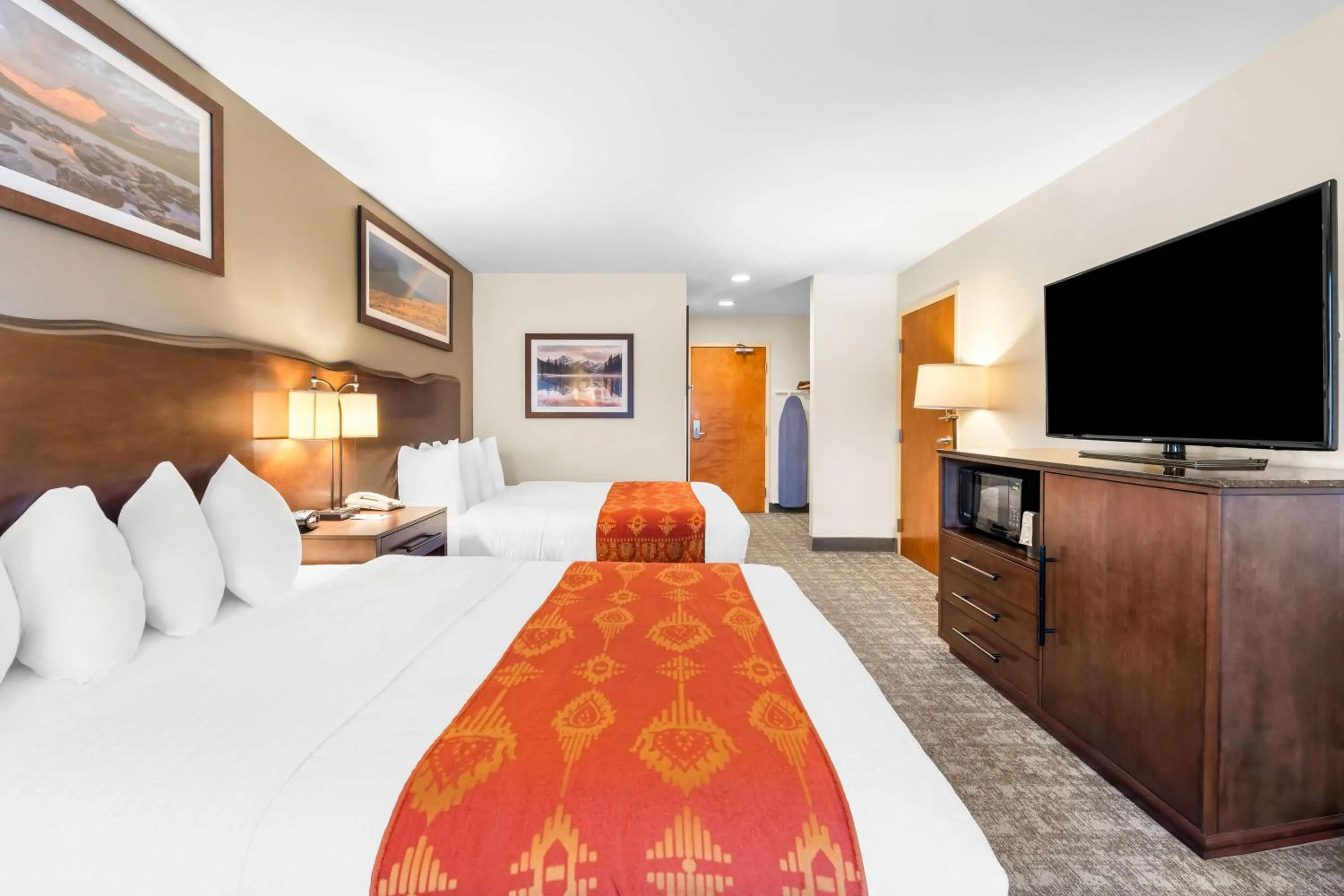 Bedroom, Bed in Best Western Rocky Mountain Lodge