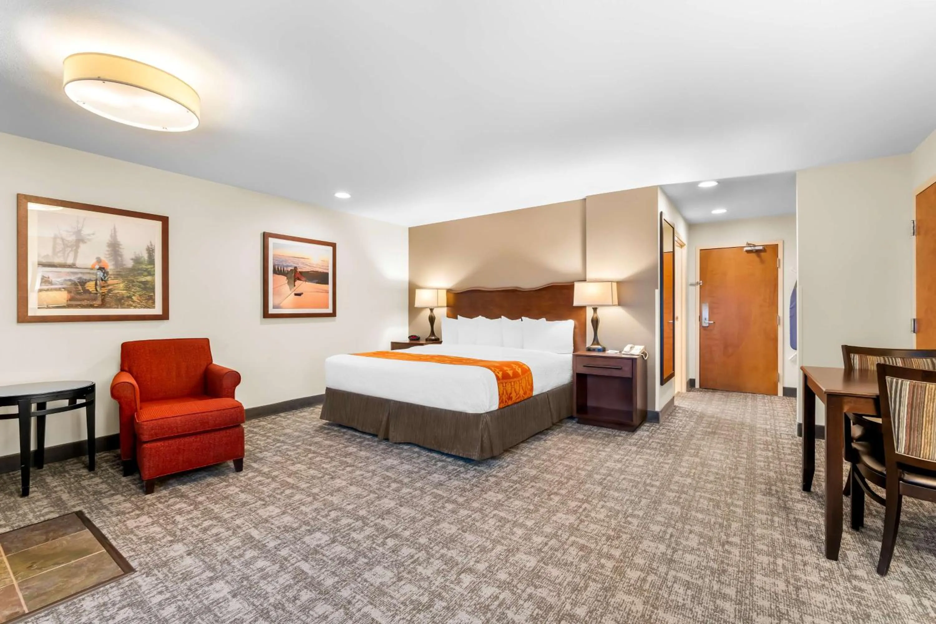 Bedroom, Bed in Best Western Rocky Mountain Lodge