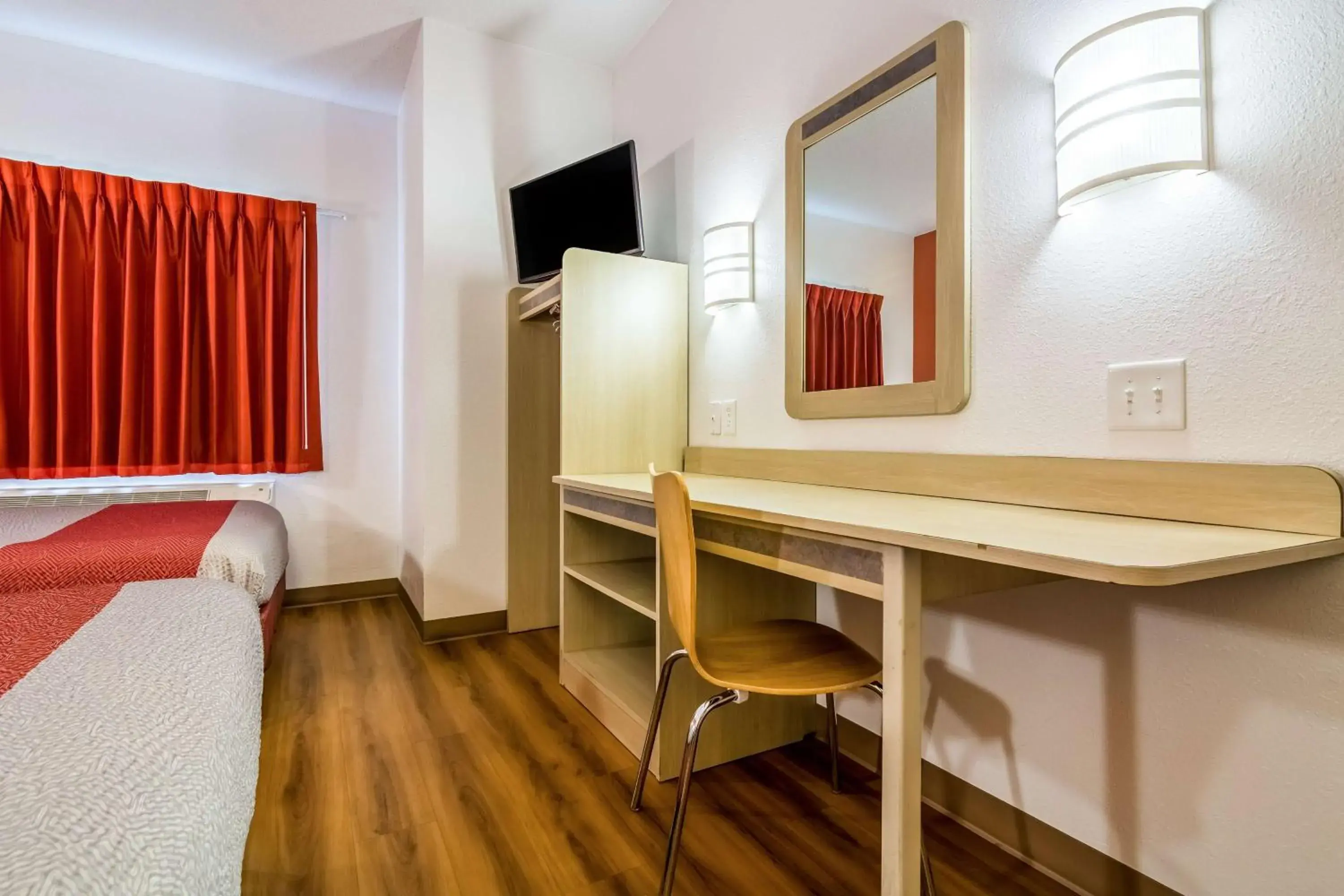 Deluxe Quadruple Room - Smoking in Motel 6-Fort Mill, SC - Charlotte Deluxe Quadruple Room - Smoking in Motel 6-Fort Mill, SC - Charlotte