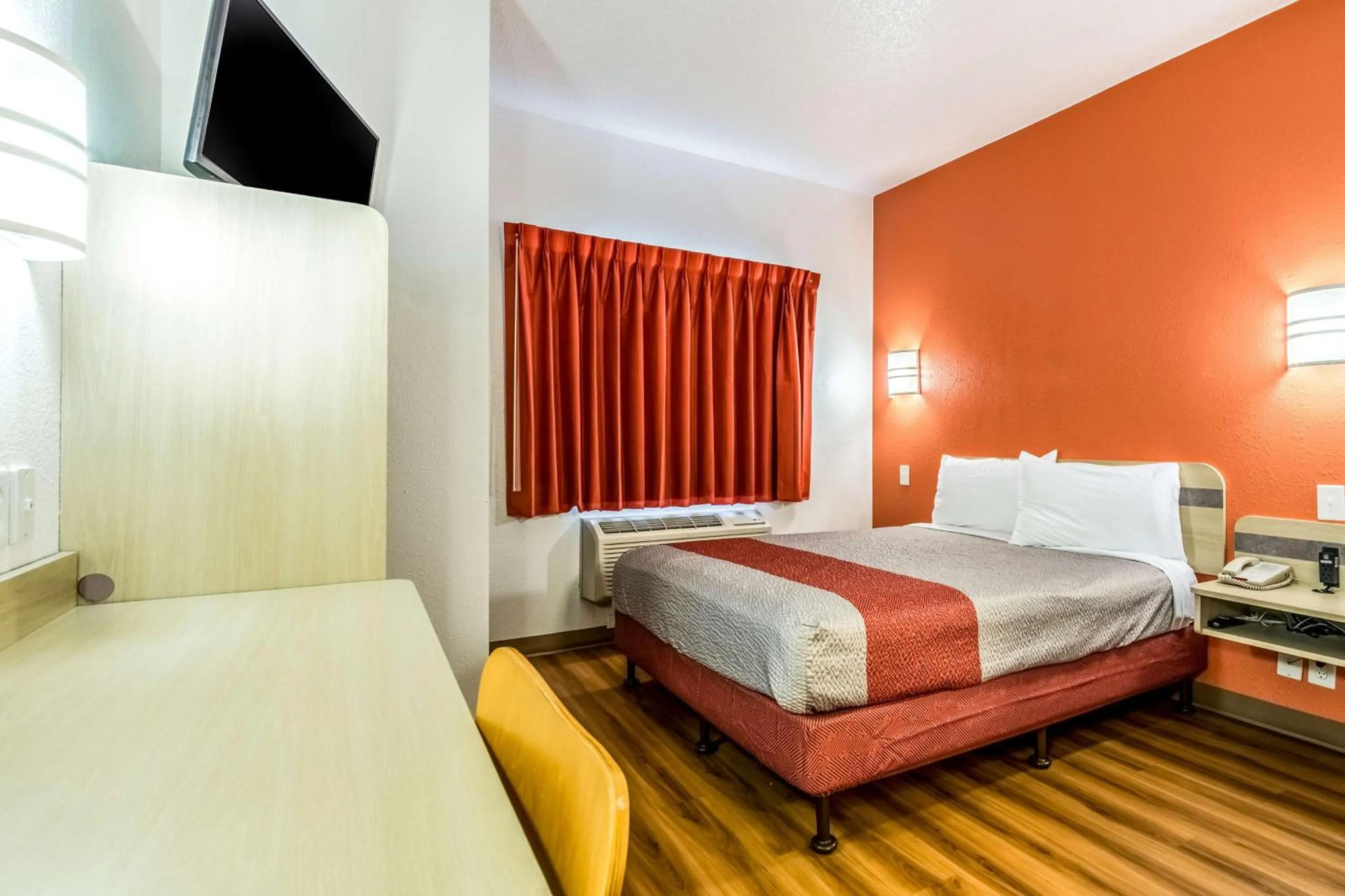 Photo of the whole room, Bed in Motel 6-Fort Mill, SC - Charlotte