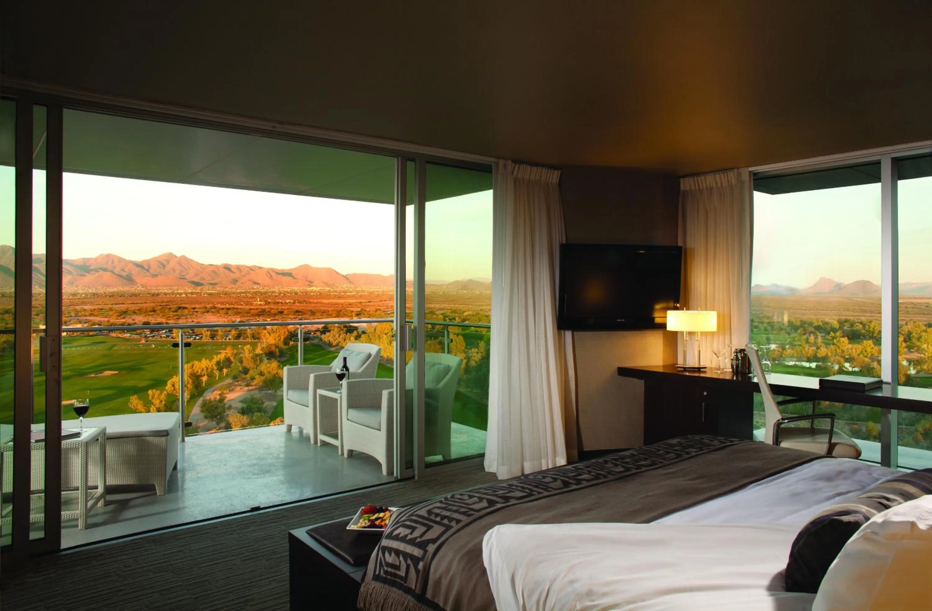 Balcony/Terrace, Bed in Talking Stick Resort