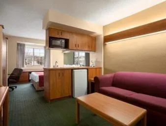 Photo of the whole room, Bed in Days Inn & Suites by Wyndham Lafayette IN