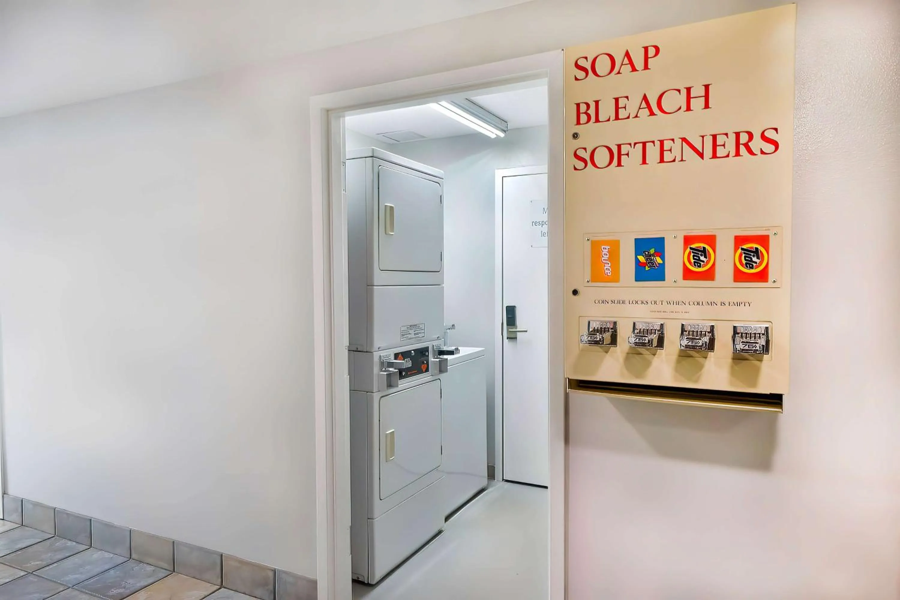 Property building in Motel 6-Benbrook, TX - Fort Worth