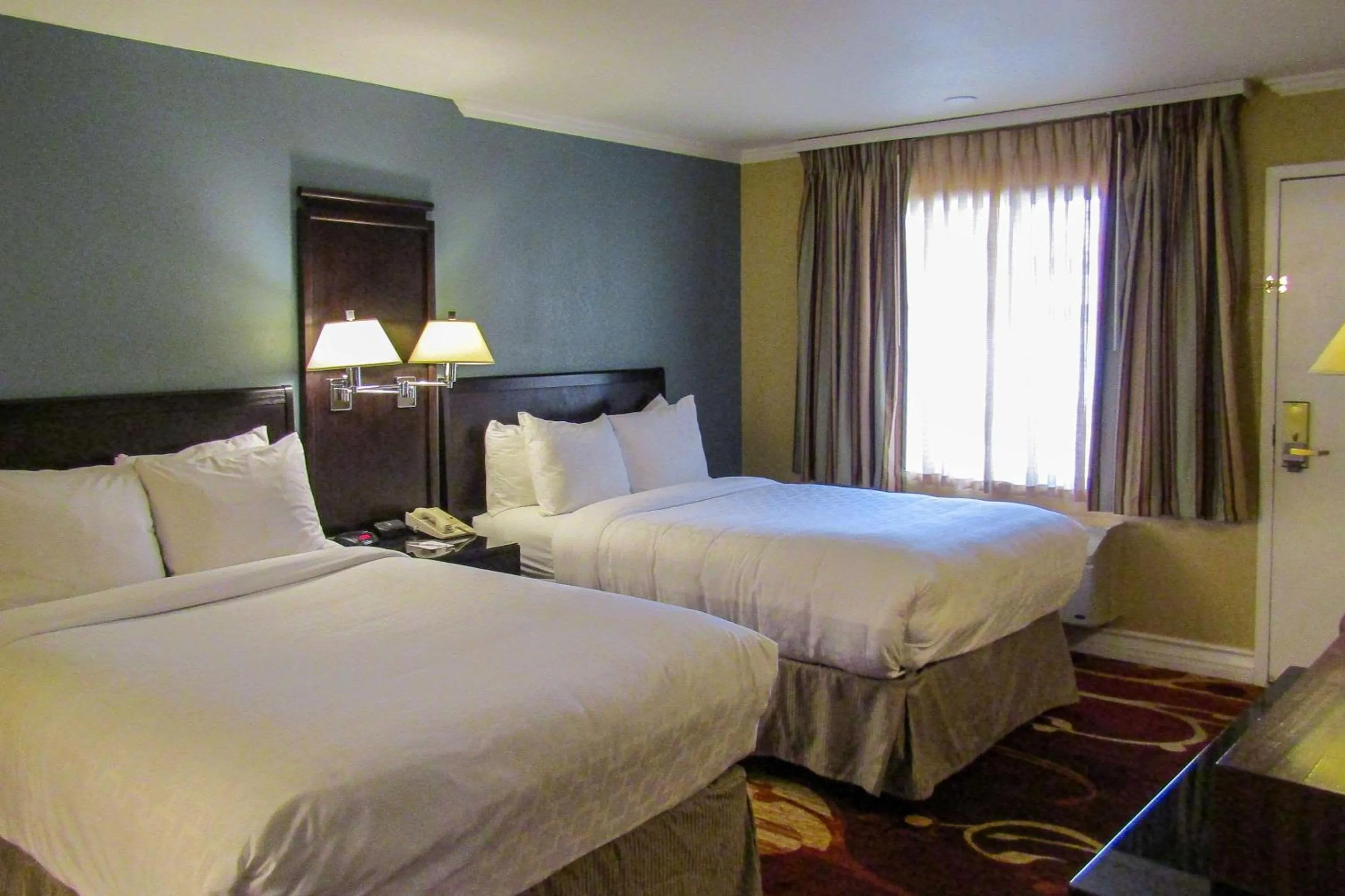 Bedroom, Bed in Clarion Inn Near China Lake Naval Station